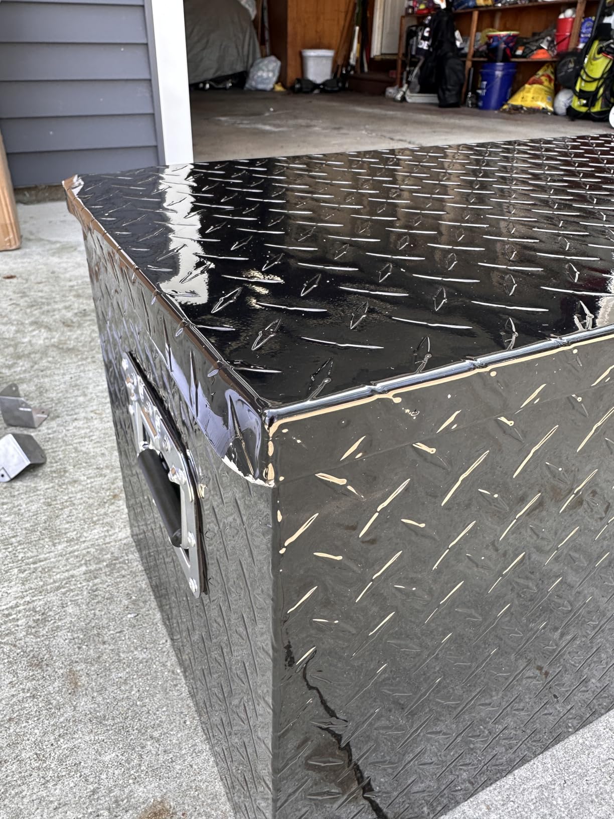 ARKSEN 39 x 13 x 10 Inch Diamond Plate Truck Bed Tool Box, Heavy Duty Waterproof Aluminum Toolboxes Storage Chest with Side Handle & Lock for Pickup Truck Bed, RV & Trailer - Black customer photo 1