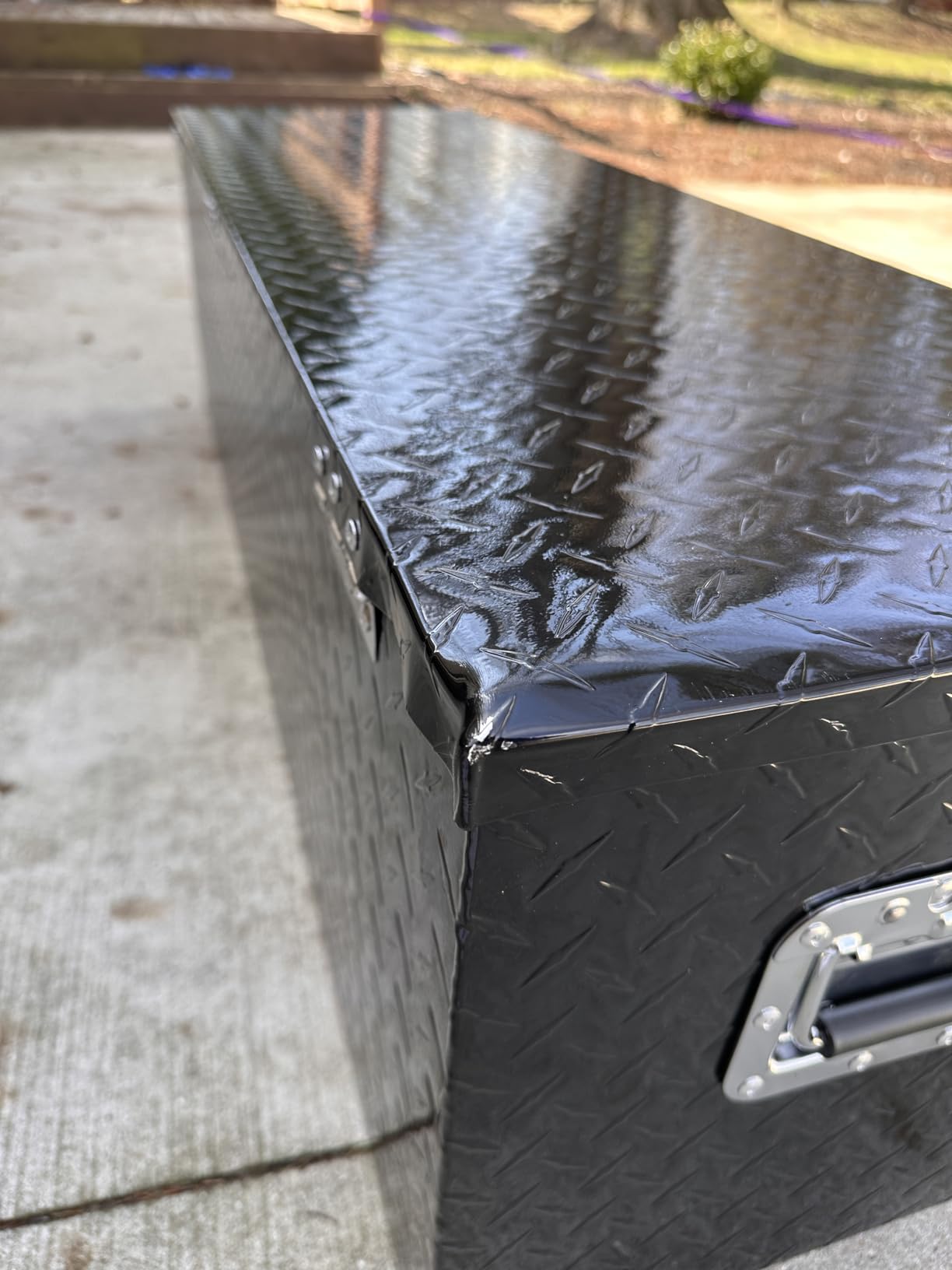ARKSEN 39 x 13 x 10 Inch Diamond Plate Truck Bed Tool Box, Heavy Duty Waterproof Aluminum Toolboxes Storage Chest with Side Handle & Lock for Pickup Truck Bed, RV & Trailer - Black customer photo 2