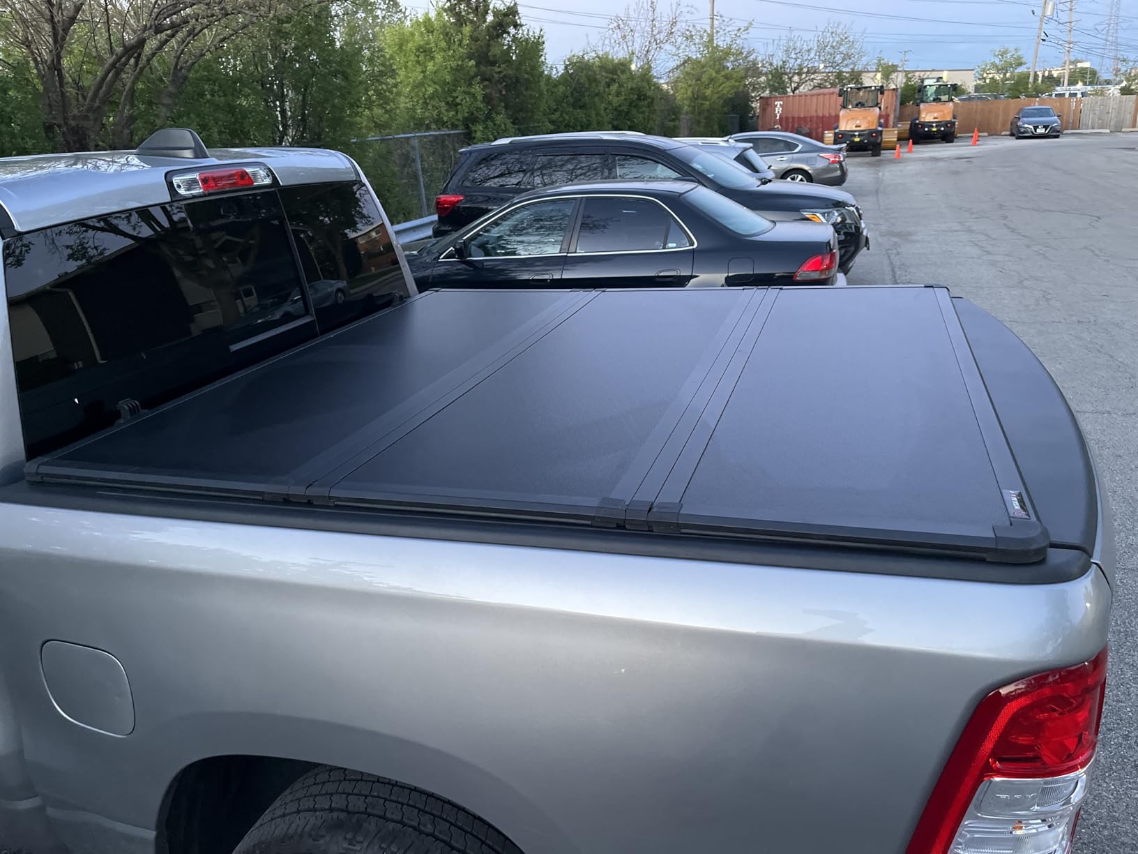 YITAMOTOR FRP Hard Tri-Fold Truck Bed Tonneau Cover Fits for Dodge Ram 1500 2002-2026 (Classic & New), Fits for Dodge Ram 2500 3500 2003-2026 6.4 ft Bed Without Rambox customer photo 2