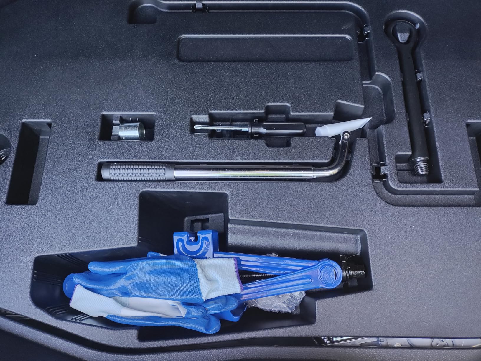 Orion Motor Tech 2 Ton Scissor Jack, 15 pc. Car Scissor Jack Kit for Sedan SUV MPV with Ratchet Wrench Drill Sockets, 4409 lb. Portable Car Jack and Stand Kit, Heavy Duty Car Jack for Tire Changing customer photo 1