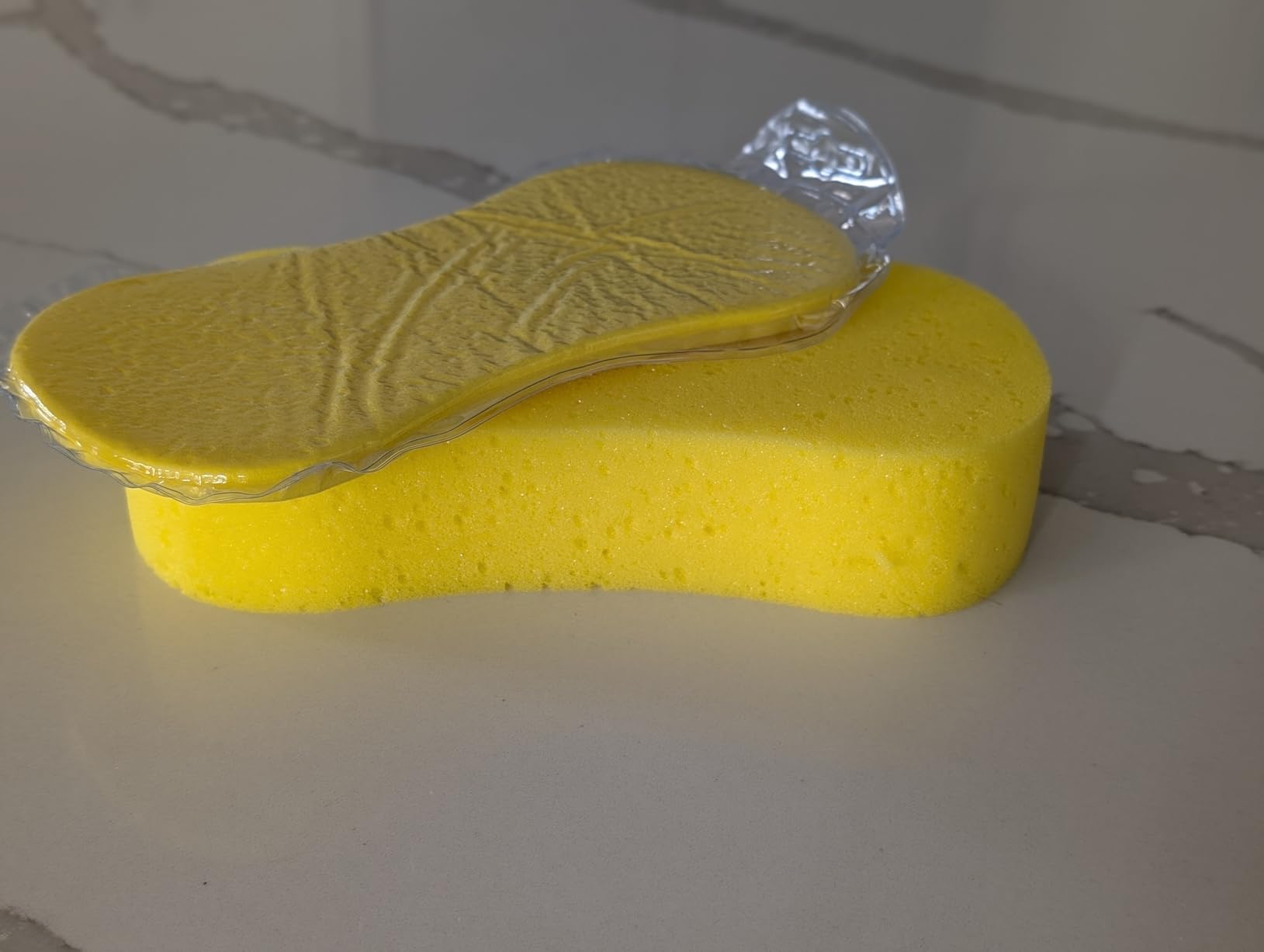 Amazon Basics Jumbo Sponges for Car Cleaning, Bodywork & Windows, Large, Yellow, Pack of 3 customer photo 2
