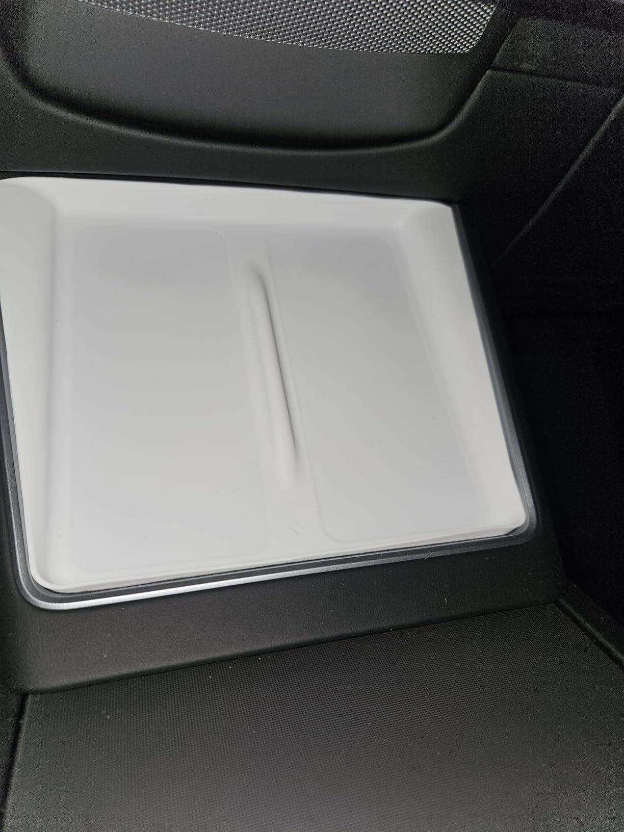 Ultra-Thin Wireless Charging Pad [Unobstructed Charging] Protective Silicone Mat Cover for 2025-2026 Tesla Model Y Juniper Premium/Performance customer photo 2