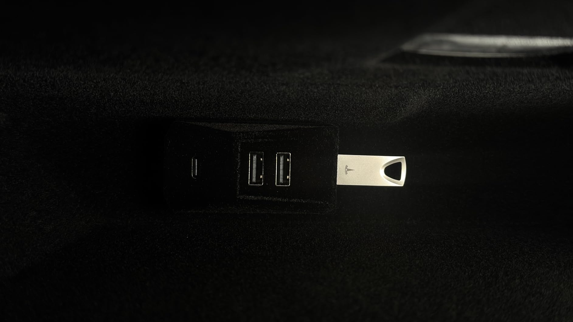 USB Hub for Tesla Glove Box 4-Port Docking Station Model Y Juniper 2025 2026 Model 3 Highland 2024 2025 2026 Cybertruck Seamlessly Transfer dashcam footage Flash-Drive Data, Games and Music customer photo 1