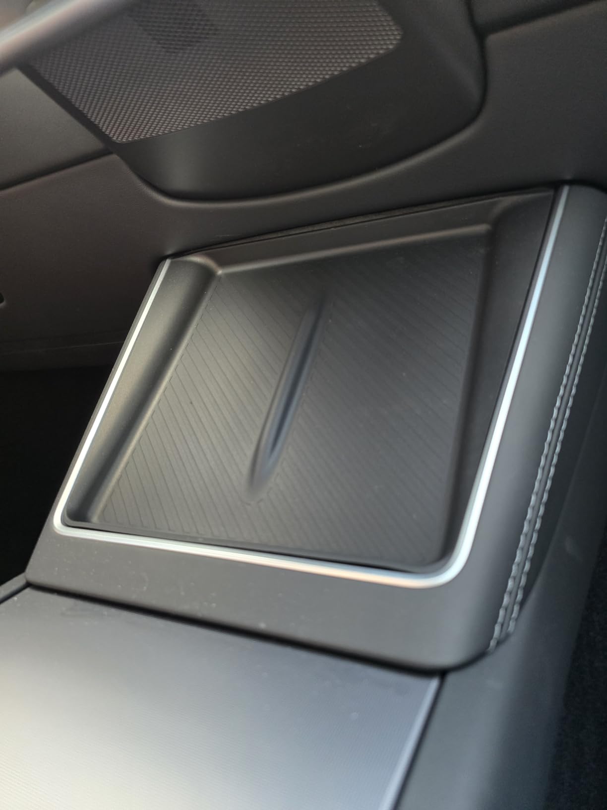 Non-Slip Center Console Wireless Charging Silicone Mat for Tesla Model Y Juniper Refresh 2025 2026 customer photo 1