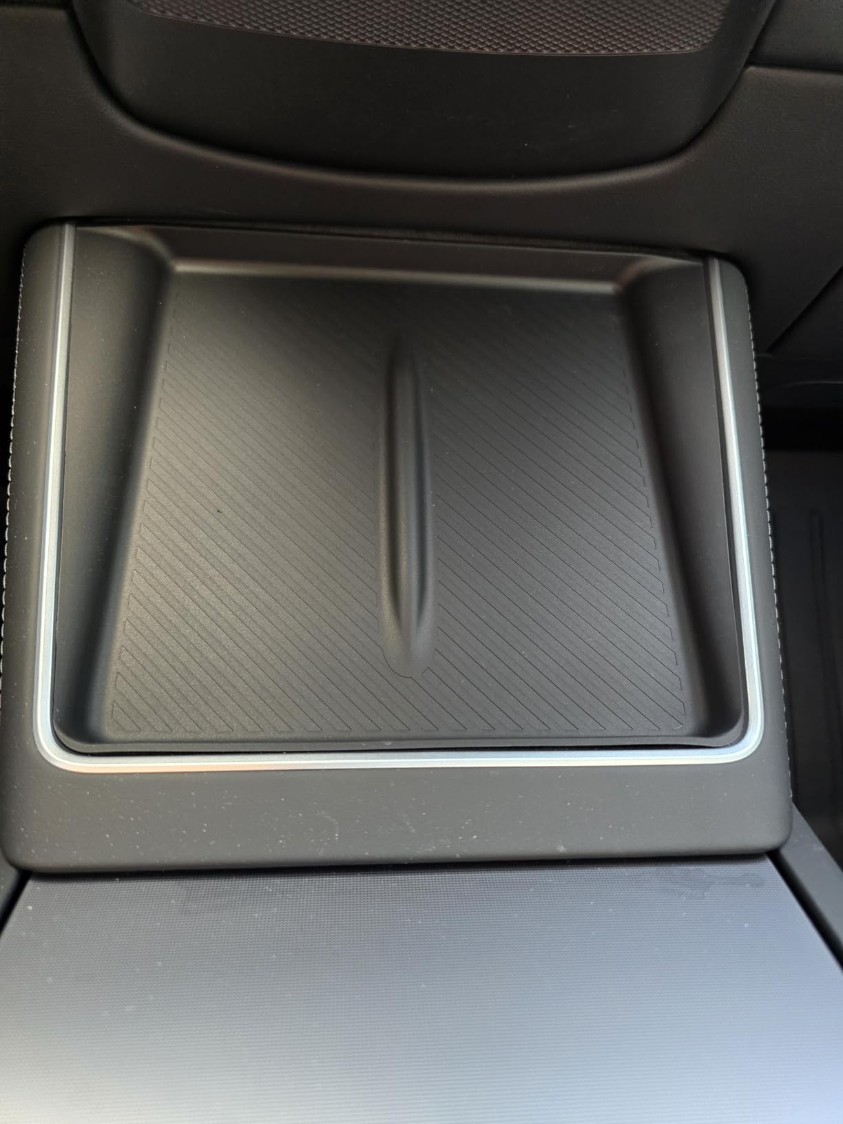 Non-Slip Center Console Wireless Charging Silicone Mat for Tesla Model Y Juniper Refresh 2025 2026 customer photo 2