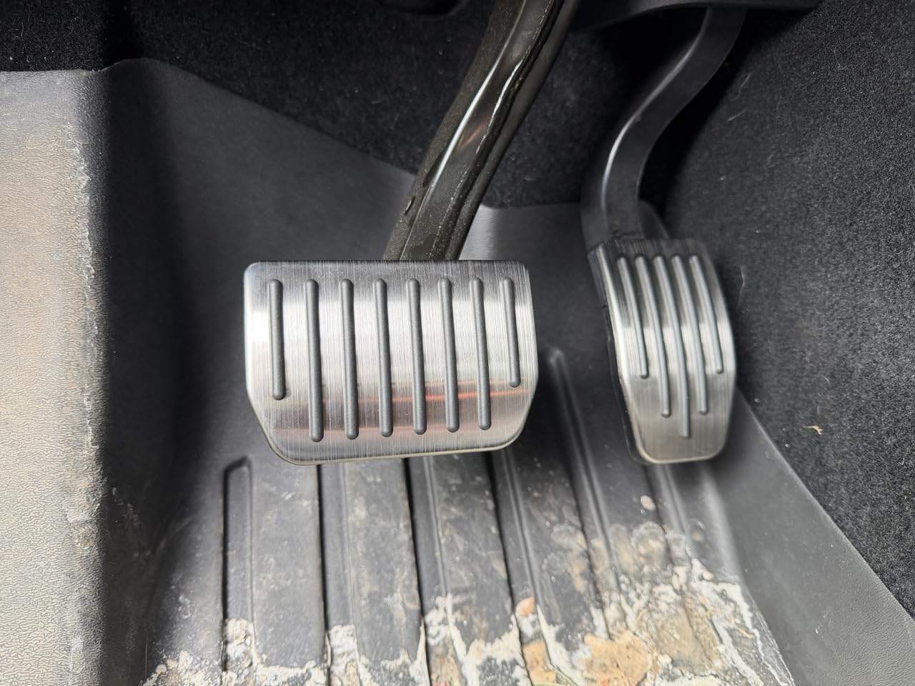 YONZEE Performance Pedal Covers for All Tesla Model Y and Model 3 (2016-2026), Snap-Lock 304 Stainless Steel Brake and Accelerator Pedals, Non-Slip Replacement Accessories customer photo 2