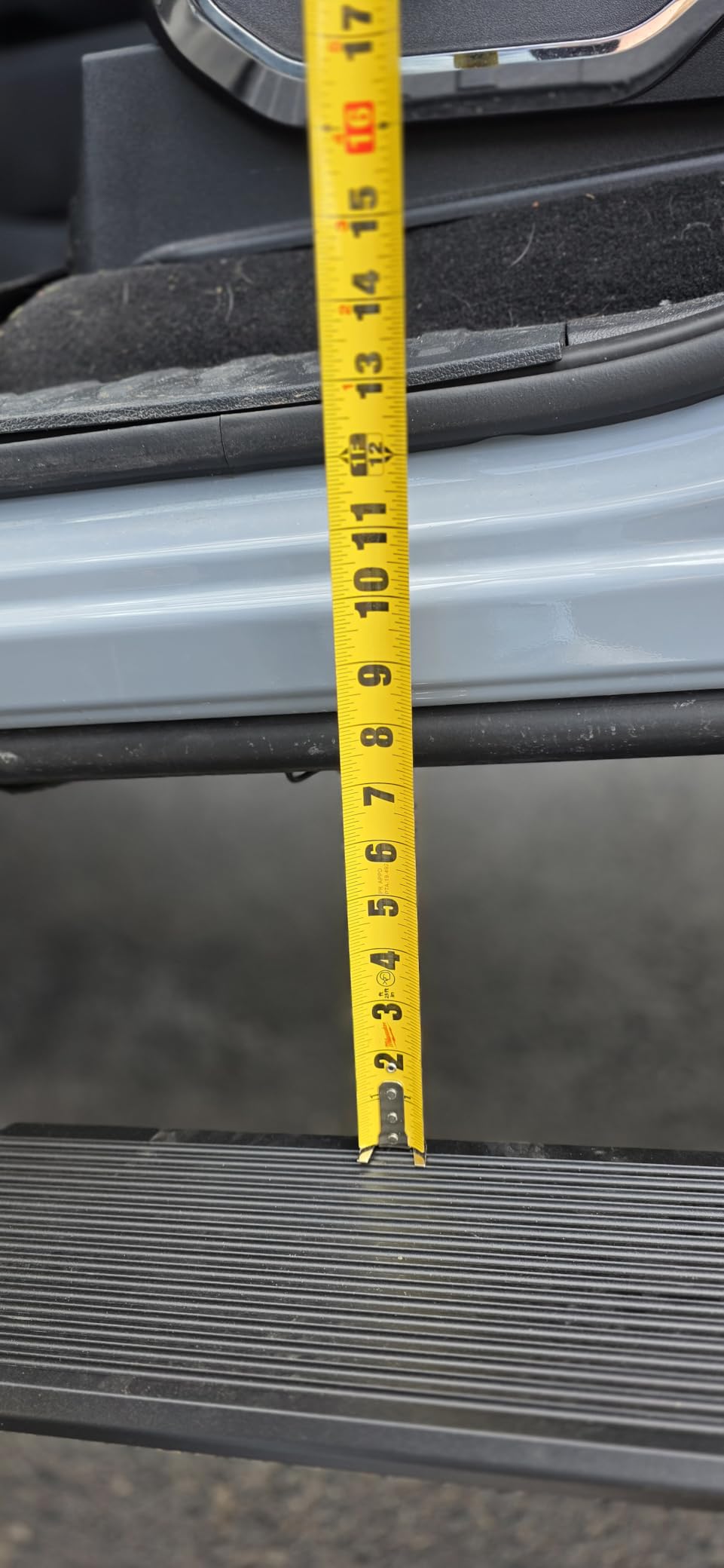WOLFBOX Power Running Boards for Silverado & GMC Sierra 2022-2026 1500 Crew Cab & 2024-2025 2500/3500 Crew Cab, 660LB Load Capacity & Smart Anti-Pinch Electric Side Steps customer photo 1