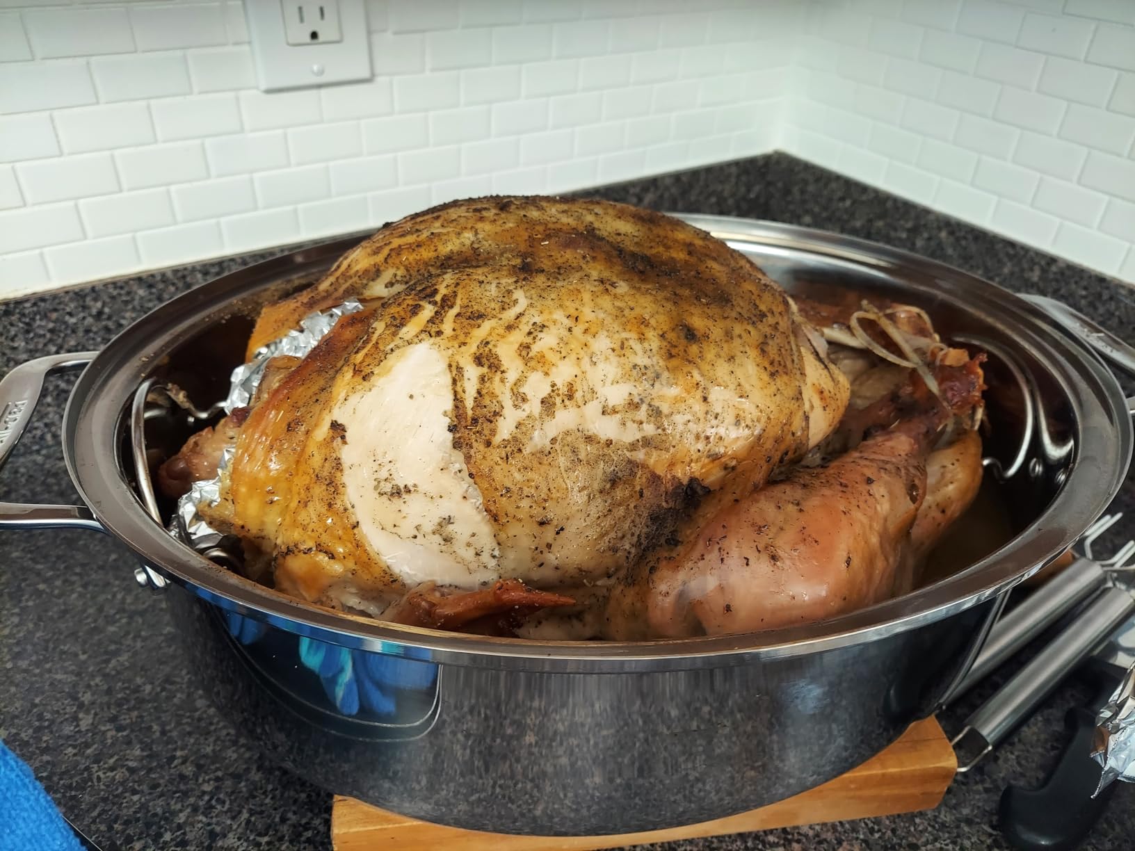 All-Clad Specialty Stainless Steel Roaster and Nonstick Rack 16x13x5 Inch Oven Broiler Safe 600F Roaster Pan, Pots and Pans, Bakeware, Turkey, Silver customer photo 2