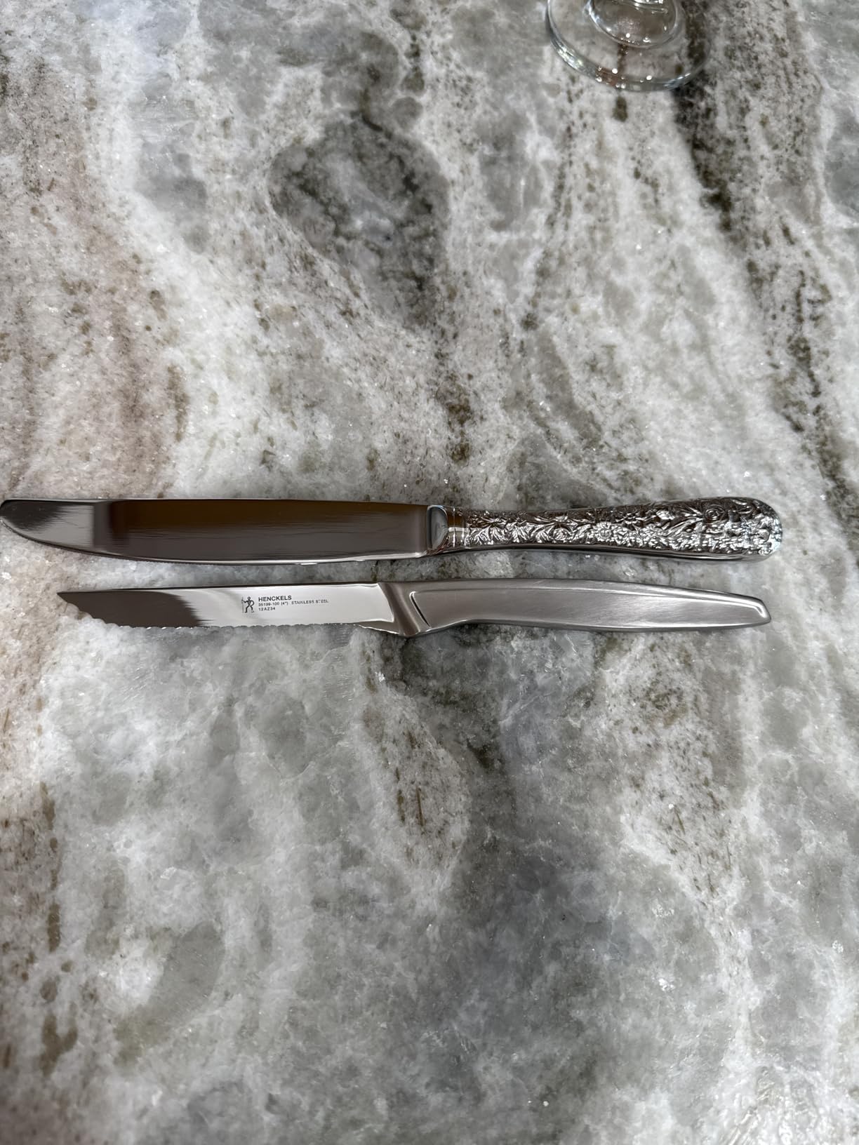 HENCKELS Steak Knives Set of 8, Razor-Sharp German Engineered, Silver | Informed by 100+ Years of Mastery. Forged Steak Knife Set, Stainless Steel Serrated Blades, Dishwasher safe. customer photo 1