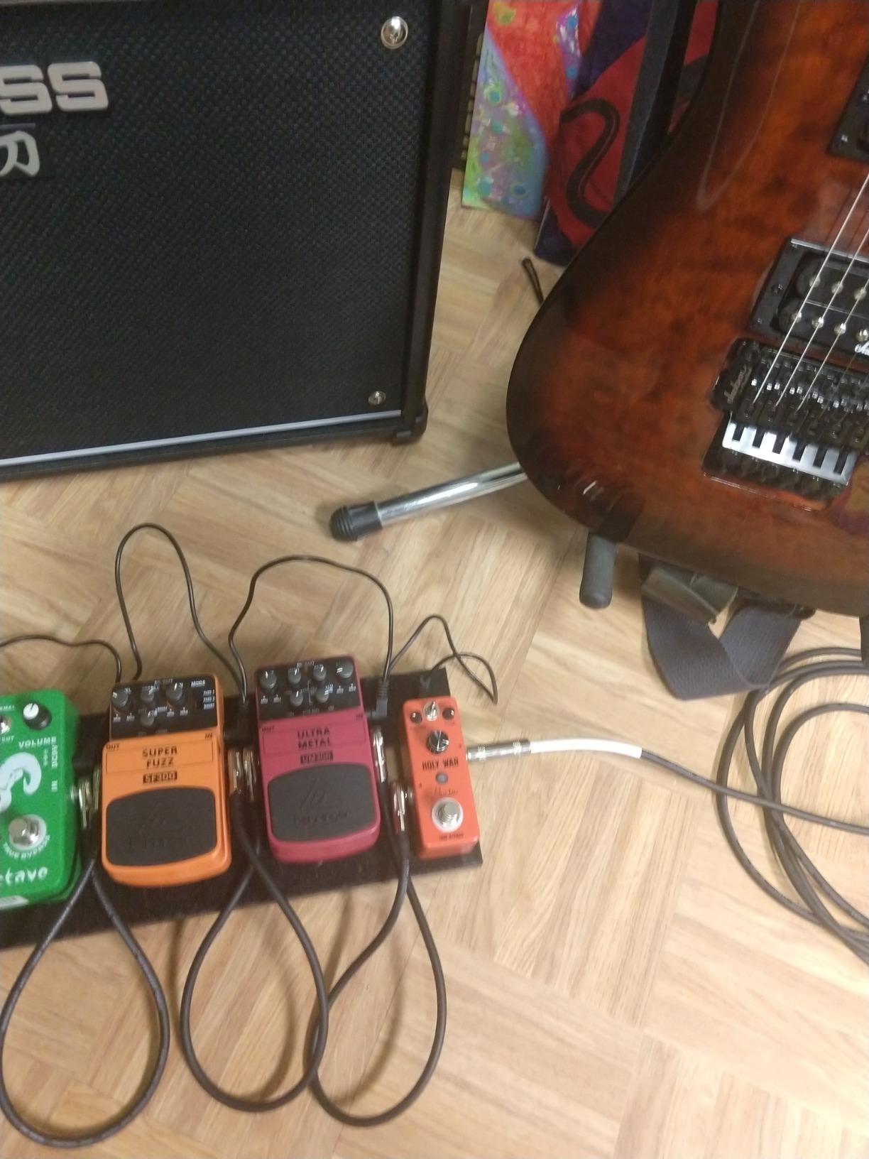 Behringer ULTRA METAL UM300 Heavy Metal Distortion Instrument Effect Pedal, Pink customer photo 1