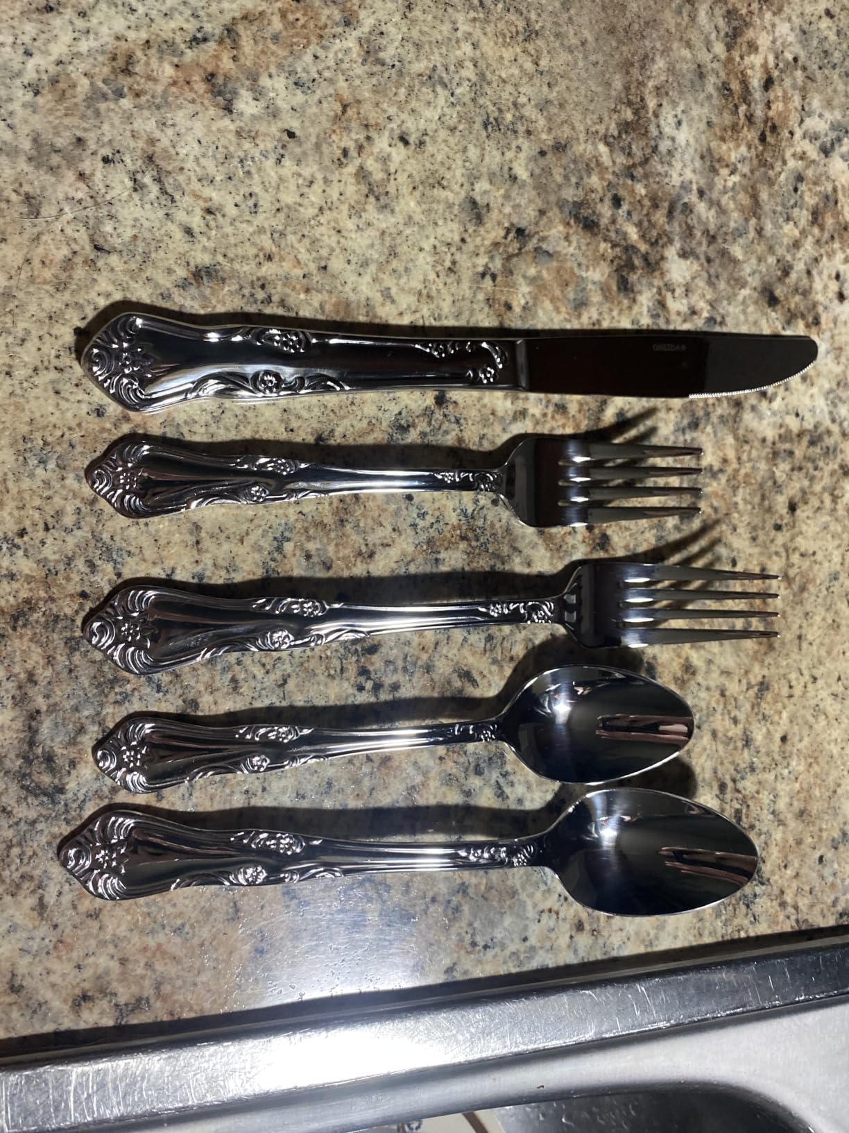 Oneida Silverware Set For 8, Azalea 45-Piece Everyday Flatware Set customer photo 1