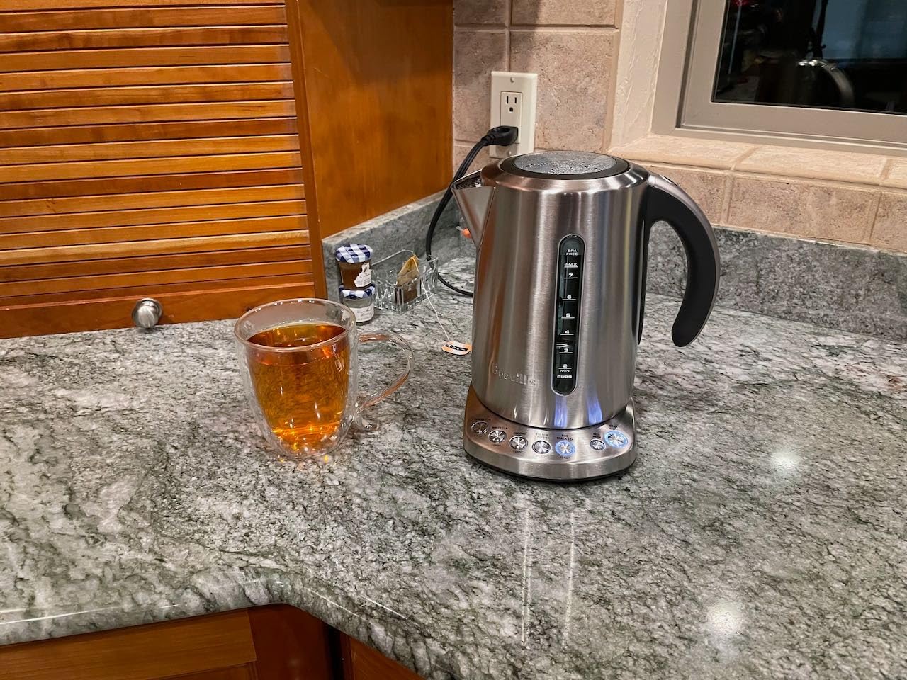 Breville BKE820XL IQ Kettle Water Heater, 7 Cup, Brushed Stainless Steel customer photo 1