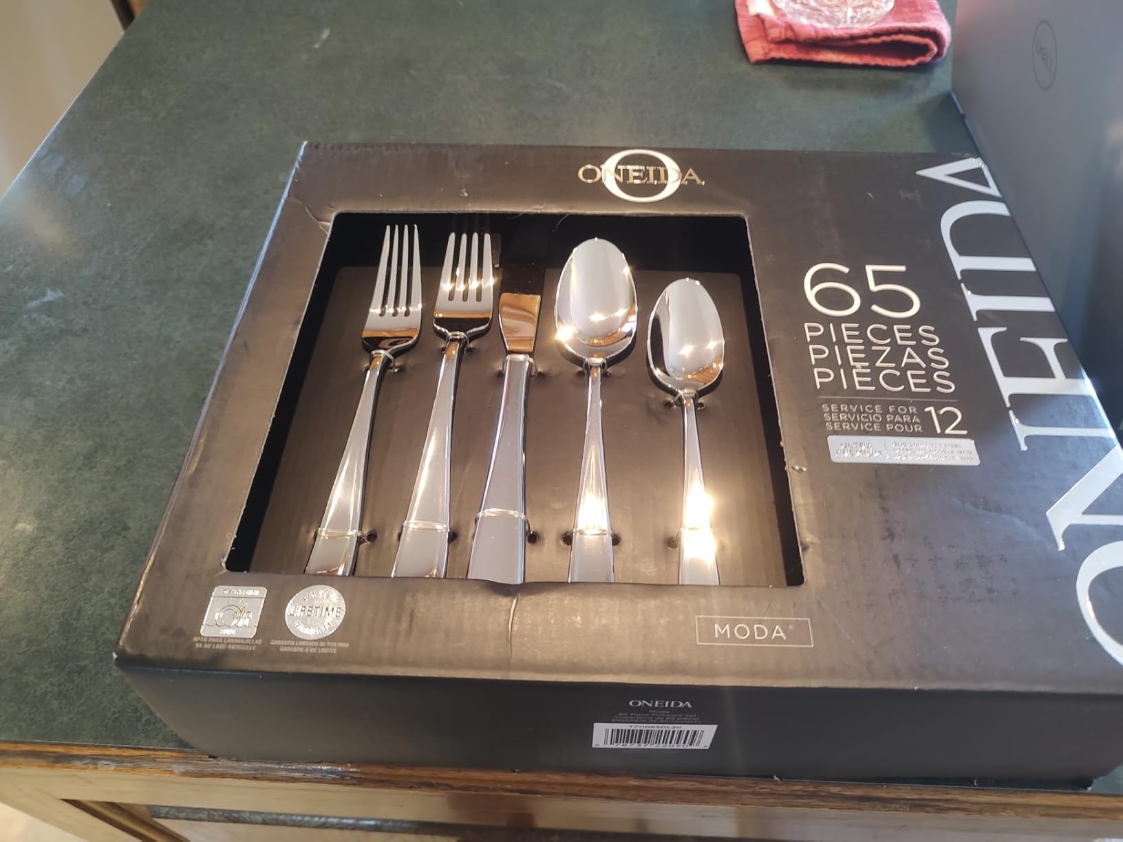 Oneida Silverware Set For 12, Moda 65-Piece Fine Flatware Set customer photo 2