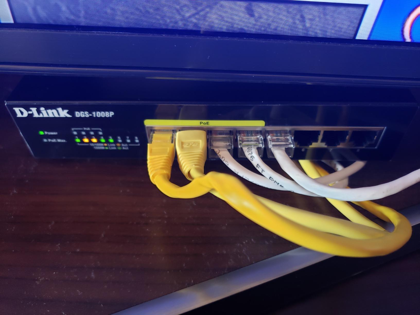 D-Link 8-Port Gigabit Unmanaged PoE+ Ethernet Switch, with 4 PoE Ports up to 60W PoE Budget, QoS, Fanless, Sturdy Metal with Shielded Ports, Compact Desktop, Follows NDAA/TAA (DGS-1008P) customer photo 1