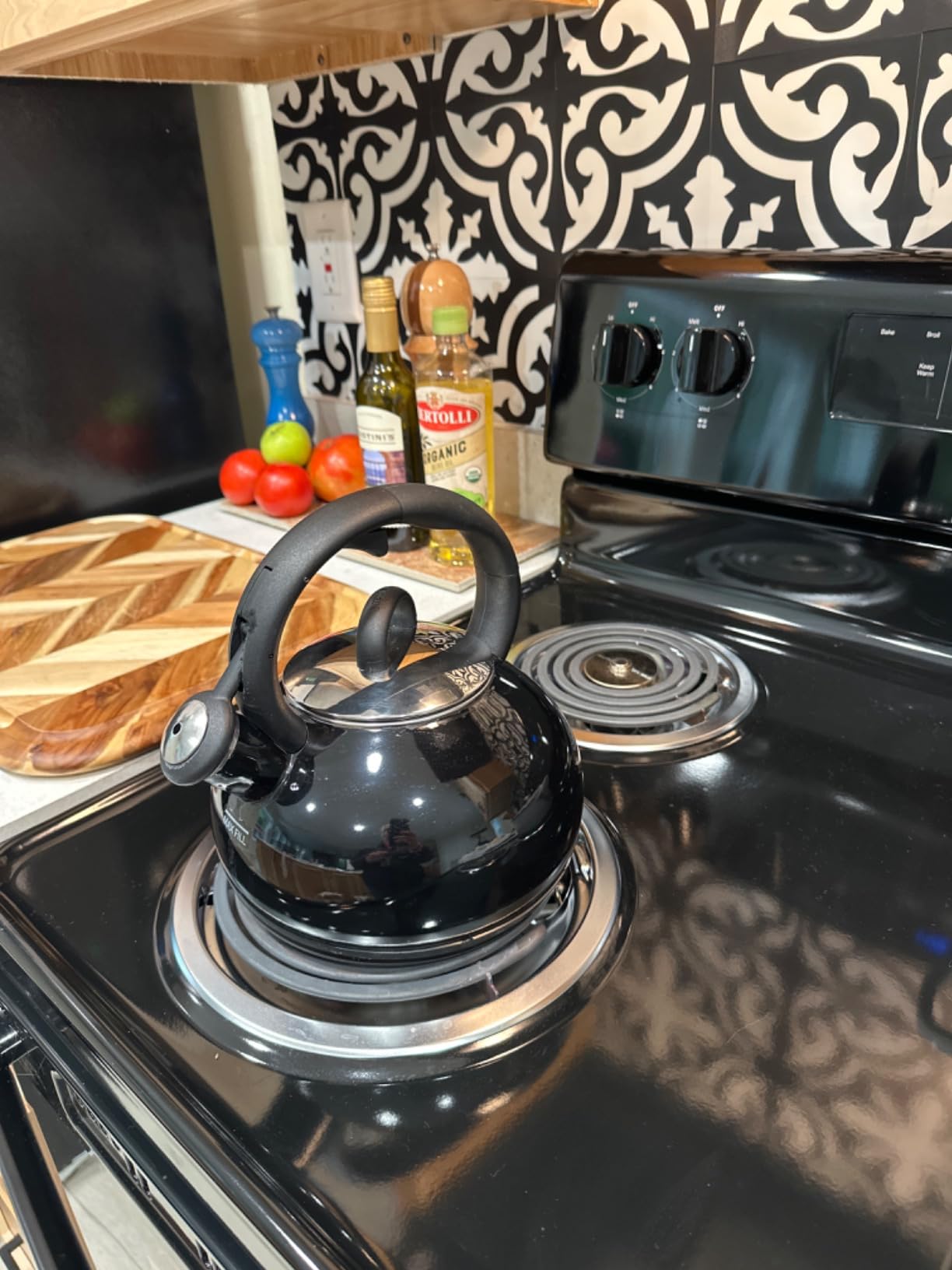 Cuisinart Aura Enamel-on-Steel Stovetop Teakettle, Red customer photo 2