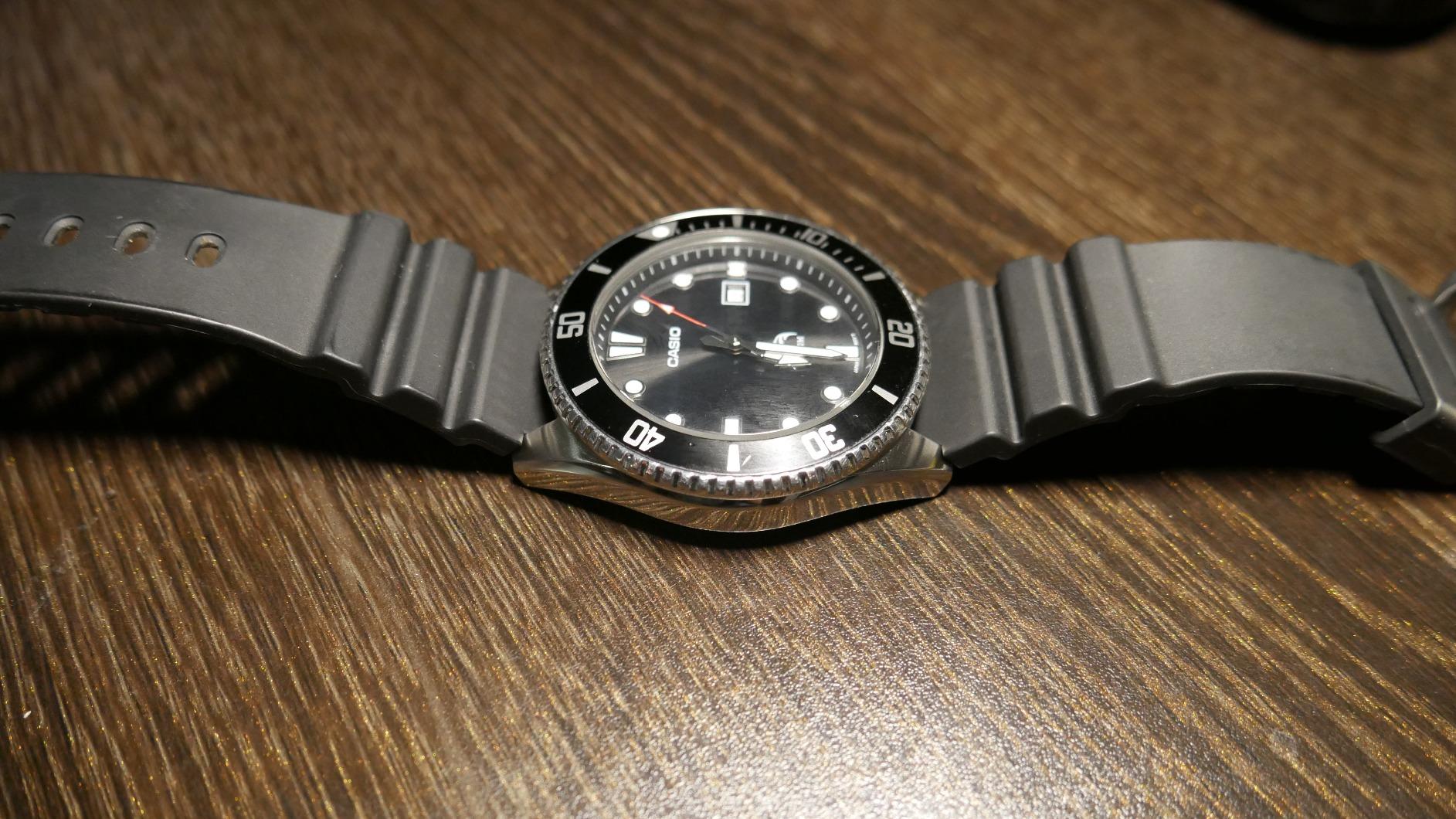Casio MDV106 Series | Unisex Analog Watch | 200M WR | Stainless Steel Case | Resin Band | 2 Hand Analog (HR, Min, SEC) | Date Display | Screw Down Crown/Screw Down Caseback | 3 Year Battery customer photo 1