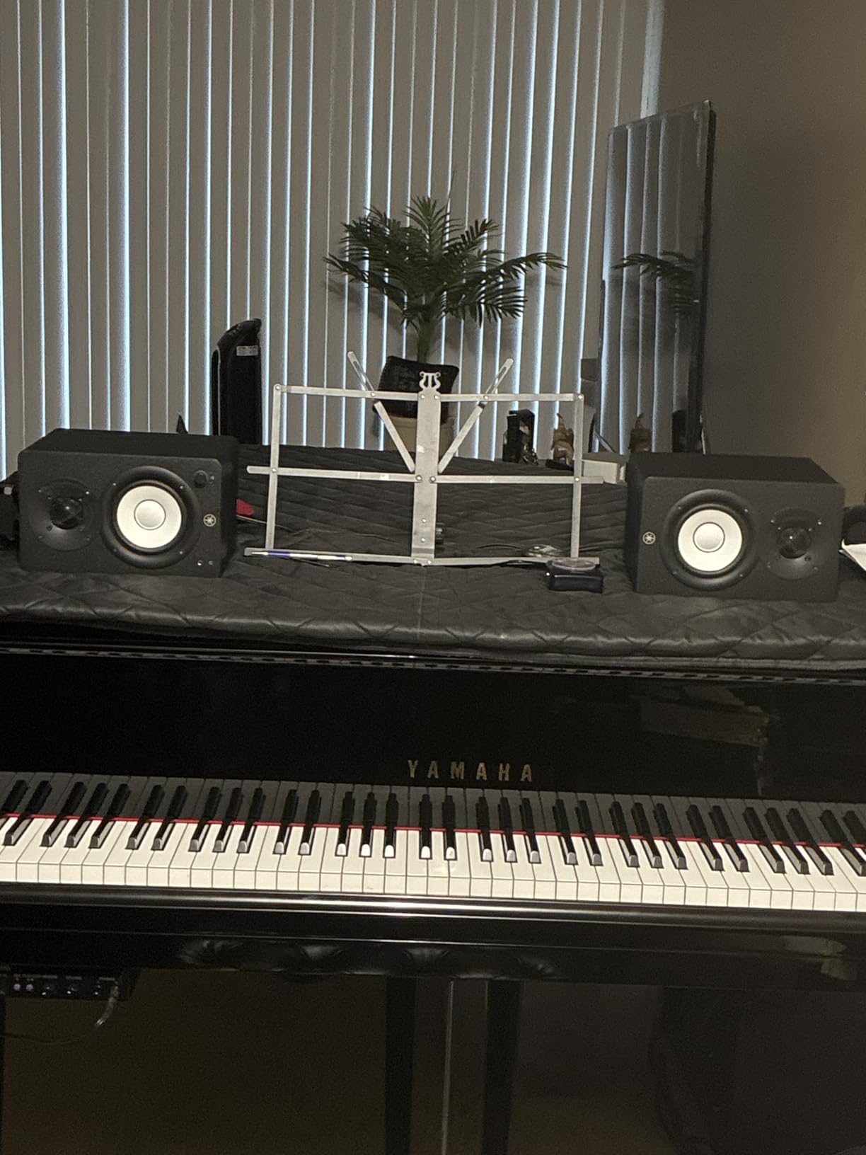 Yamaha HS5 Powered Studio Monitor customer photo 1