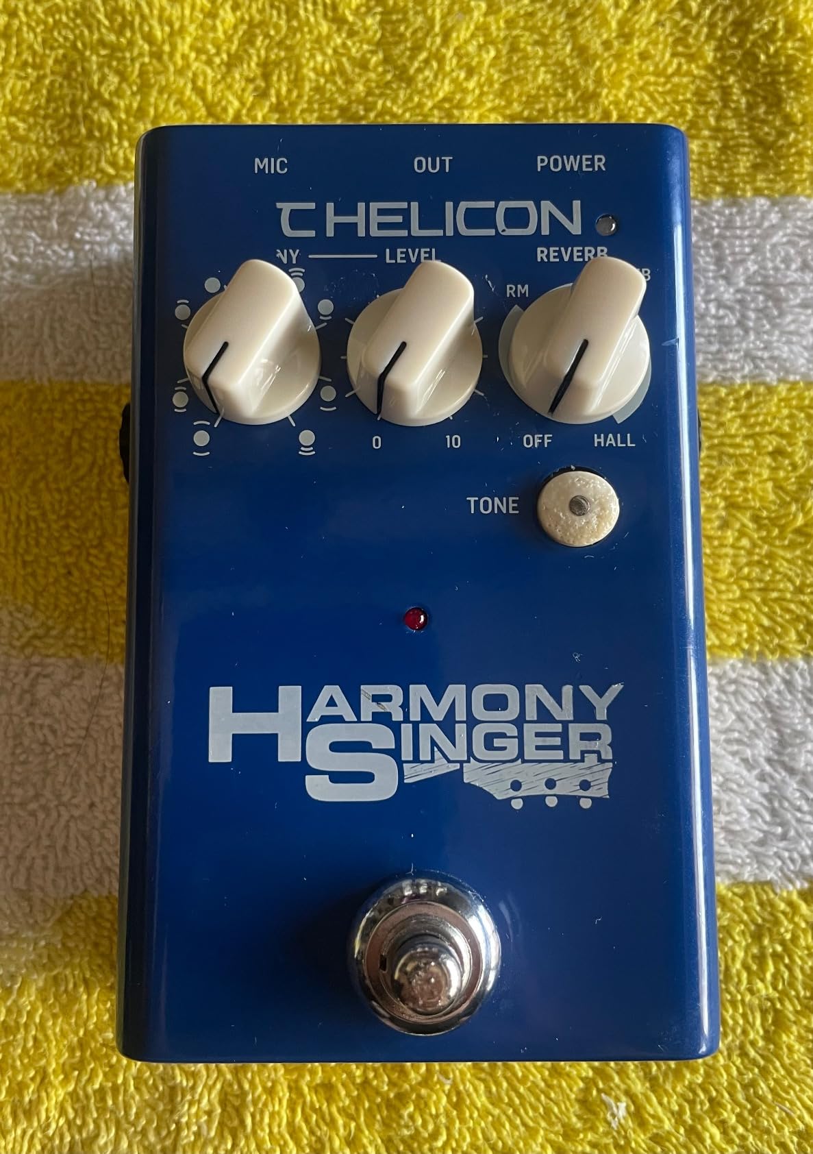 TC Helicon HARMONY SINGER Vocal Effects Stompbox with Guitar-Controlled Harmony, Reverb and Tone customer photo 2