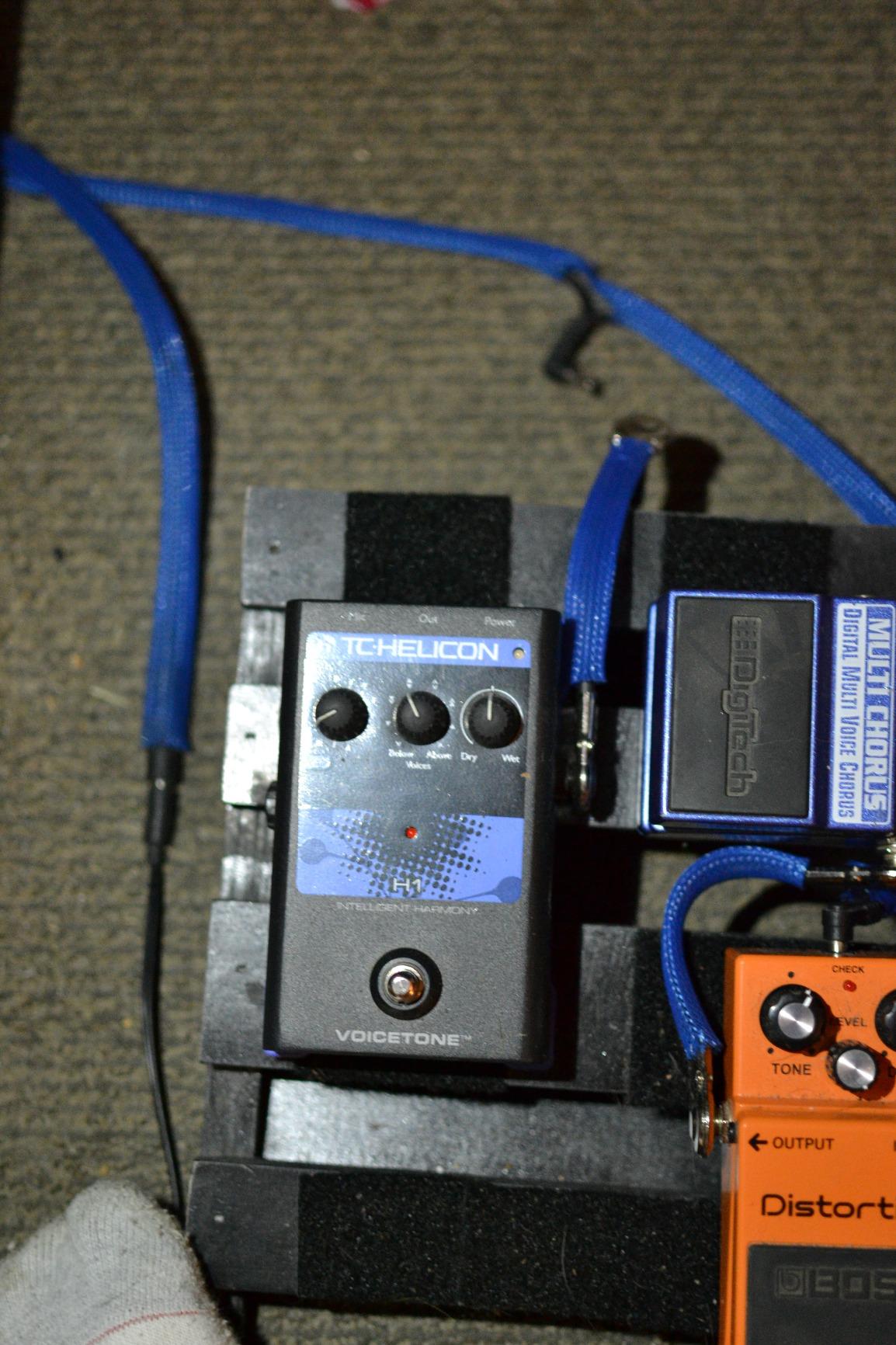 TC Helicon VOICETONE H1 Single-Button Stompbox for Realistic Guitar Controlled Vocal Harmony customer photo 1