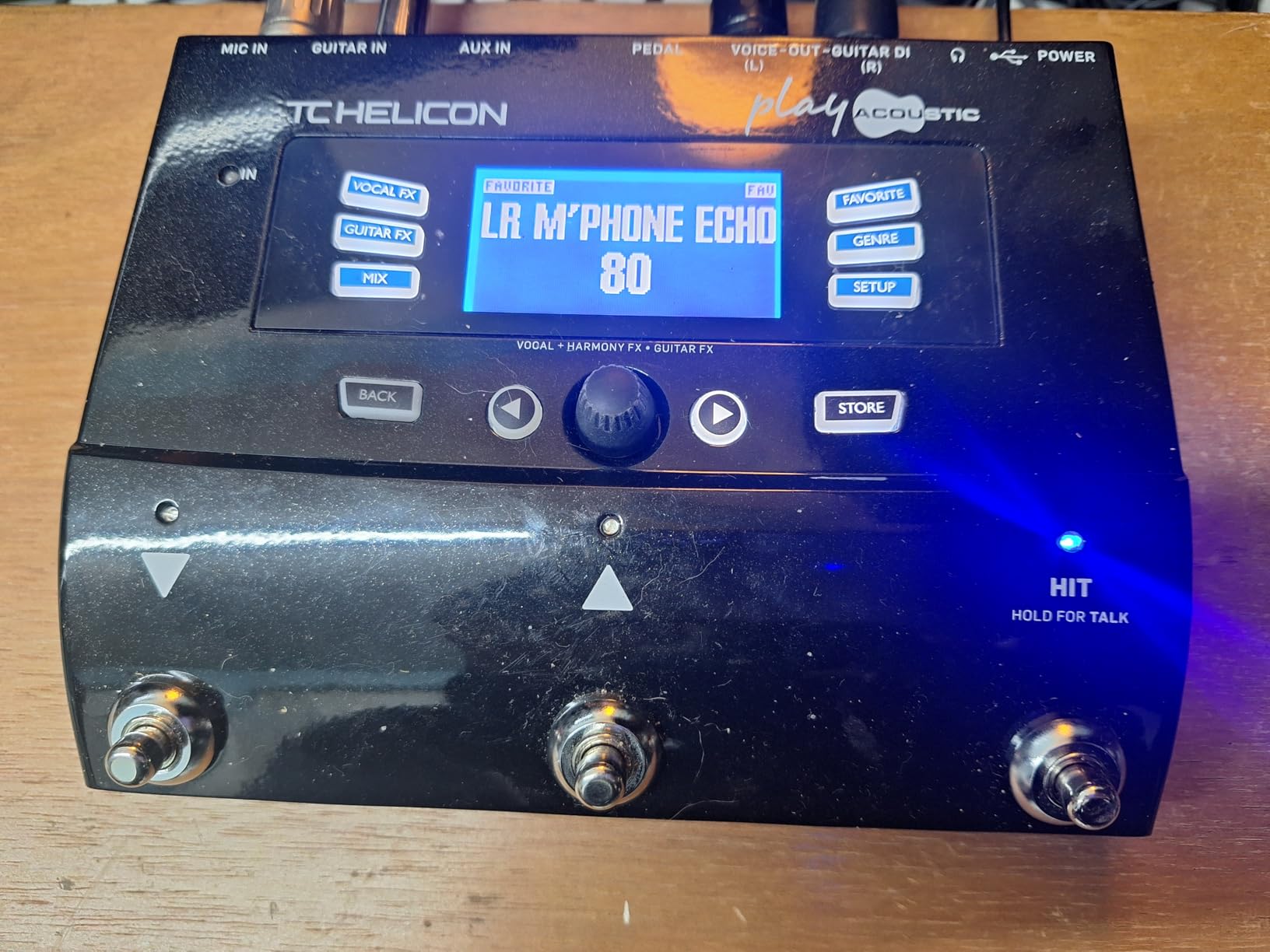 TC Helicon PLAY ACOUSTIC 3-Button Vocal and Acoustic Guitar Effects Stompbox with BodyRez and Looping customer photo 2