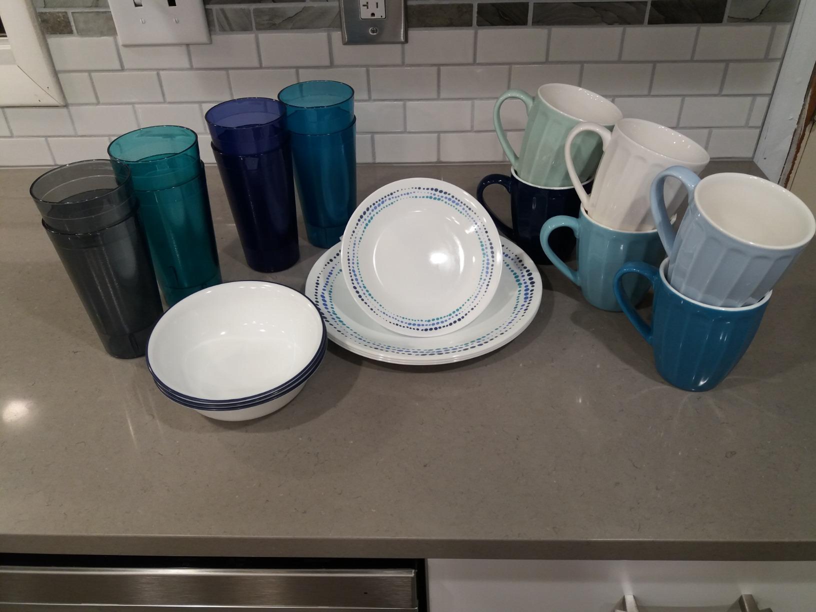 Corelle Vitrelle 18-Piece Service for 6 Dinnerware Set Triple Layer Glass and Chip Resistant, Lightweight Round Plates and Bowls Set, Winter Frost White customer photo 1