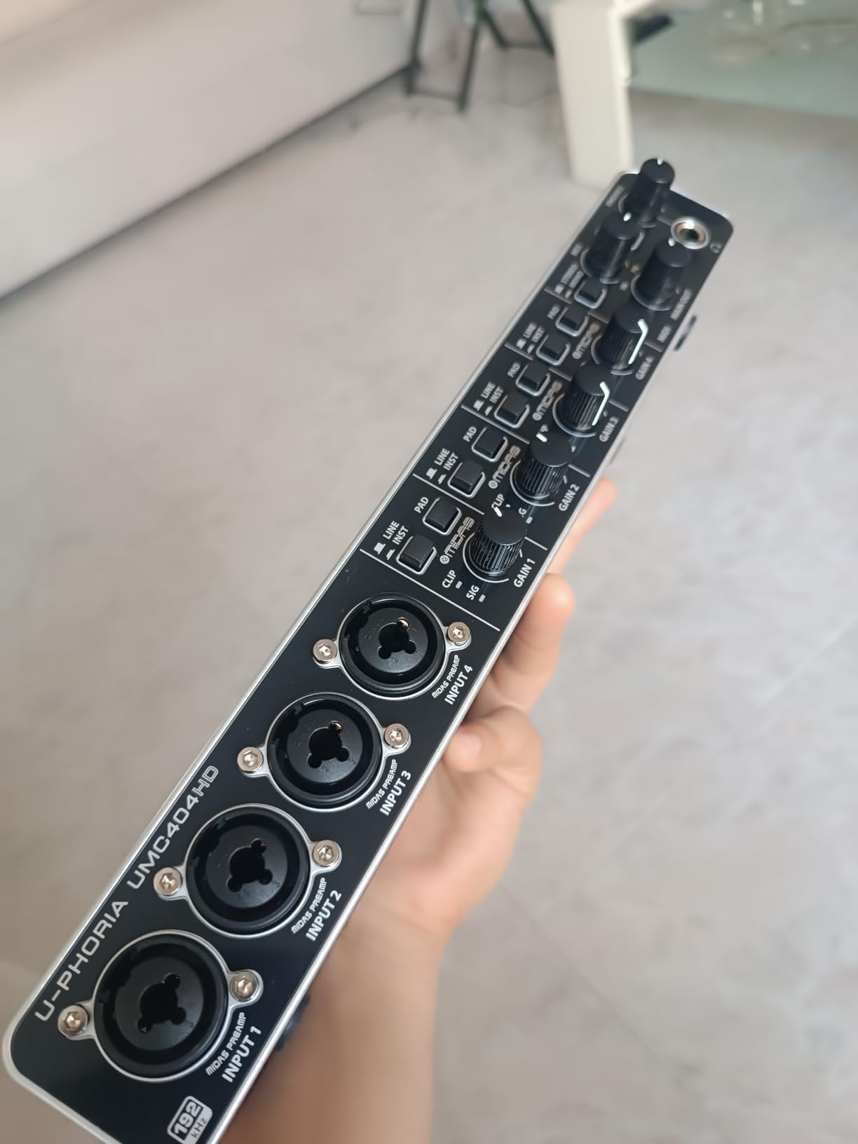 Behringer UMC404HD Audiophile 4x4, 24-Bit/192 Khz USB Audio/MIDI Interface with Midas Mic Preamplifiers customer photo 1