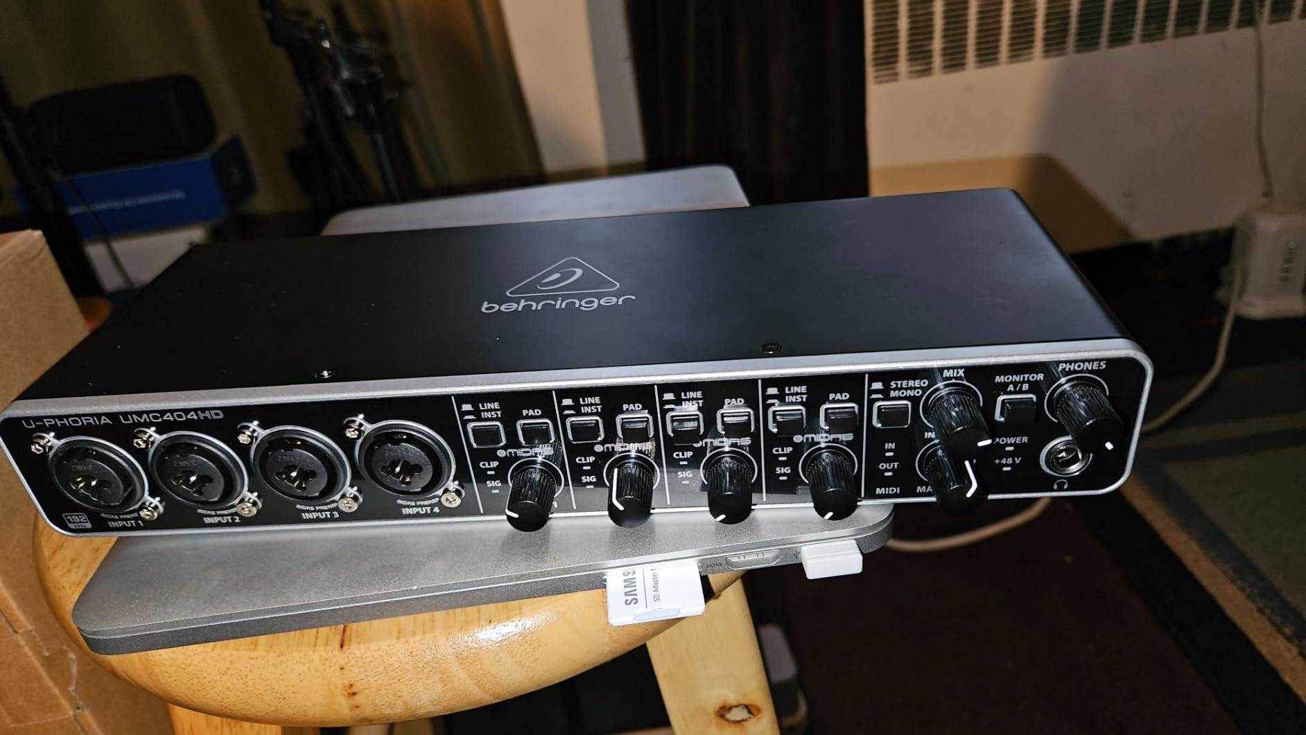 Behringer UMC404HD Audiophile 4x4, 24-Bit/192 Khz USB Audio/MIDI Interface with Midas Mic Preamplifiers customer photo 2