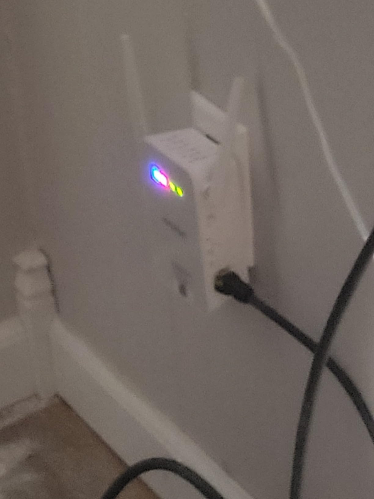 NETGEAR Powerline Adapter + Wireless Access Point Kit, 1000 Mbps Wall-Plug, 1 Gigabit Ethernet Ports (PLW1000-100NAS) customer photo 2