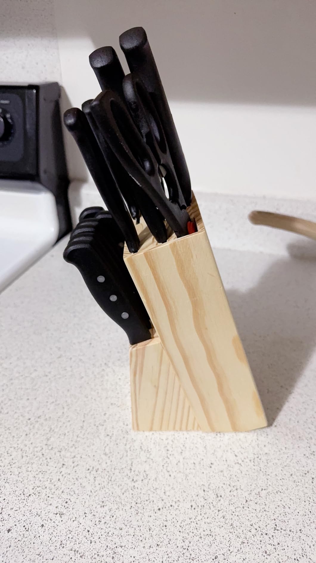 Farberware Knife Block Set 22-Piece Kitchen Knife Set with High-Carbon Stainless Steel Blades, Non-Slip Handles, Chef Knife, Santoku, Steak Knives, Scissors, Sharpening Steel, and Storage Block customer photo 2