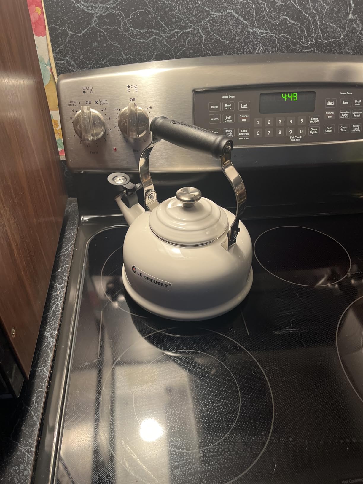Le Creuset Enamel On Steel Whistling Tea Kettle, 1.7 qt., Oyster/Black Knob customer photo 1