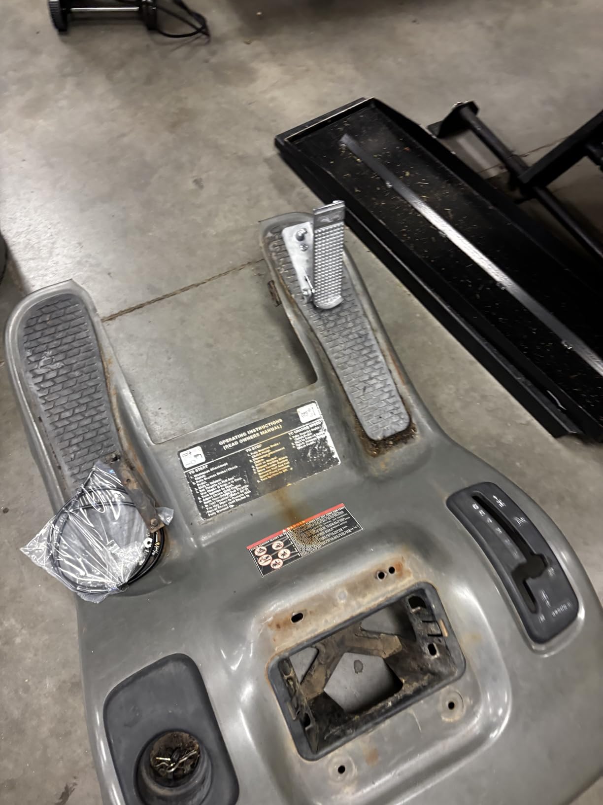 Speedway Motors Cast Aluminum Accelerator Throttle Pedal Assembly Includes Heavy Duty Cable, Mounting Hardware and Textured Pedal, 2.5 x 6 x .25 Inches customer photo 1
