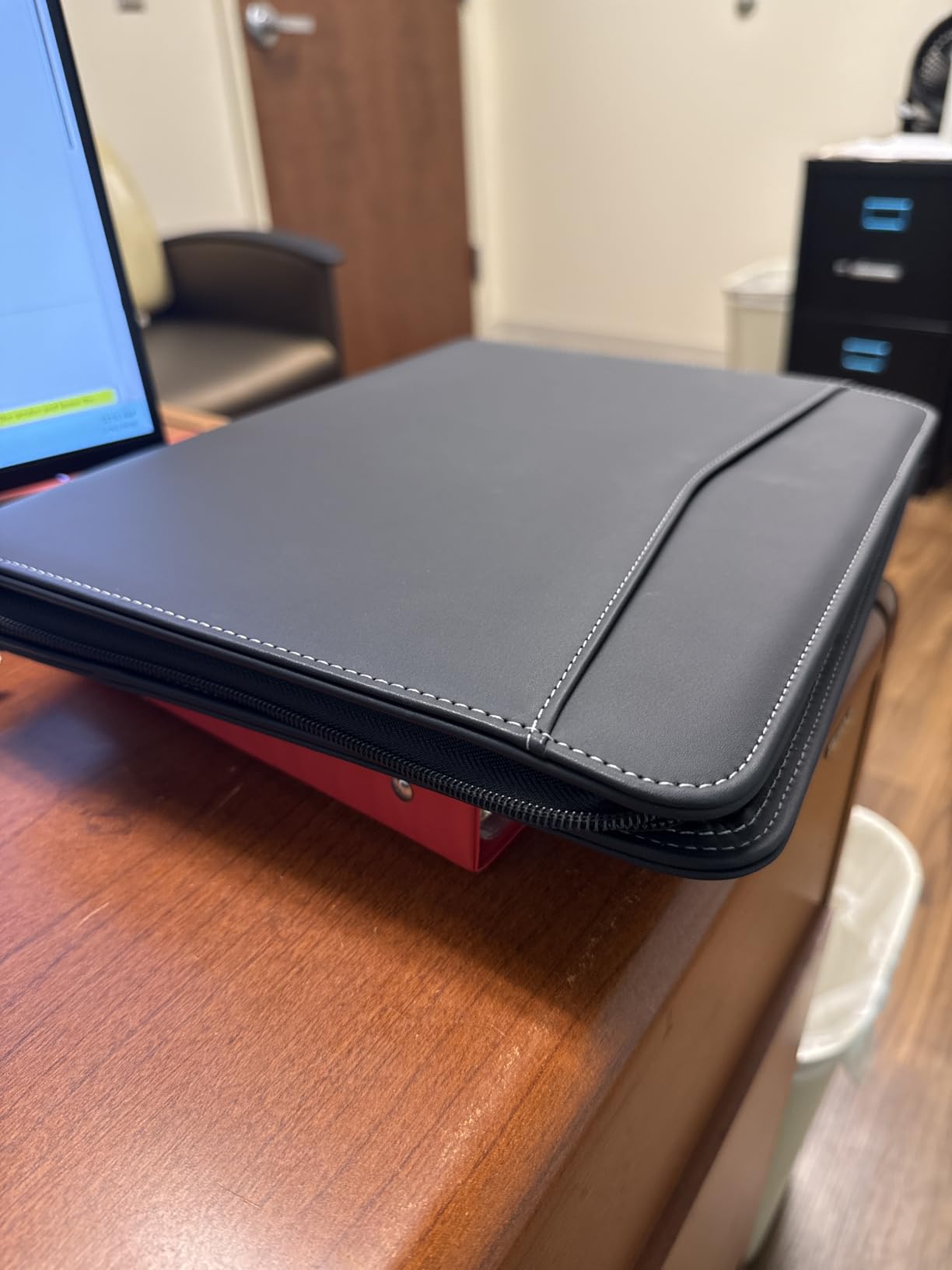 STYLIO Zipper Padfolio Portfolio Binder Organizer | Faux Leather Portfolio for Resume, Documents, Phone, Tablet, Business Supplies and Cards | Notebook Organizer with Letter Sized Notepad Included customer photo 1