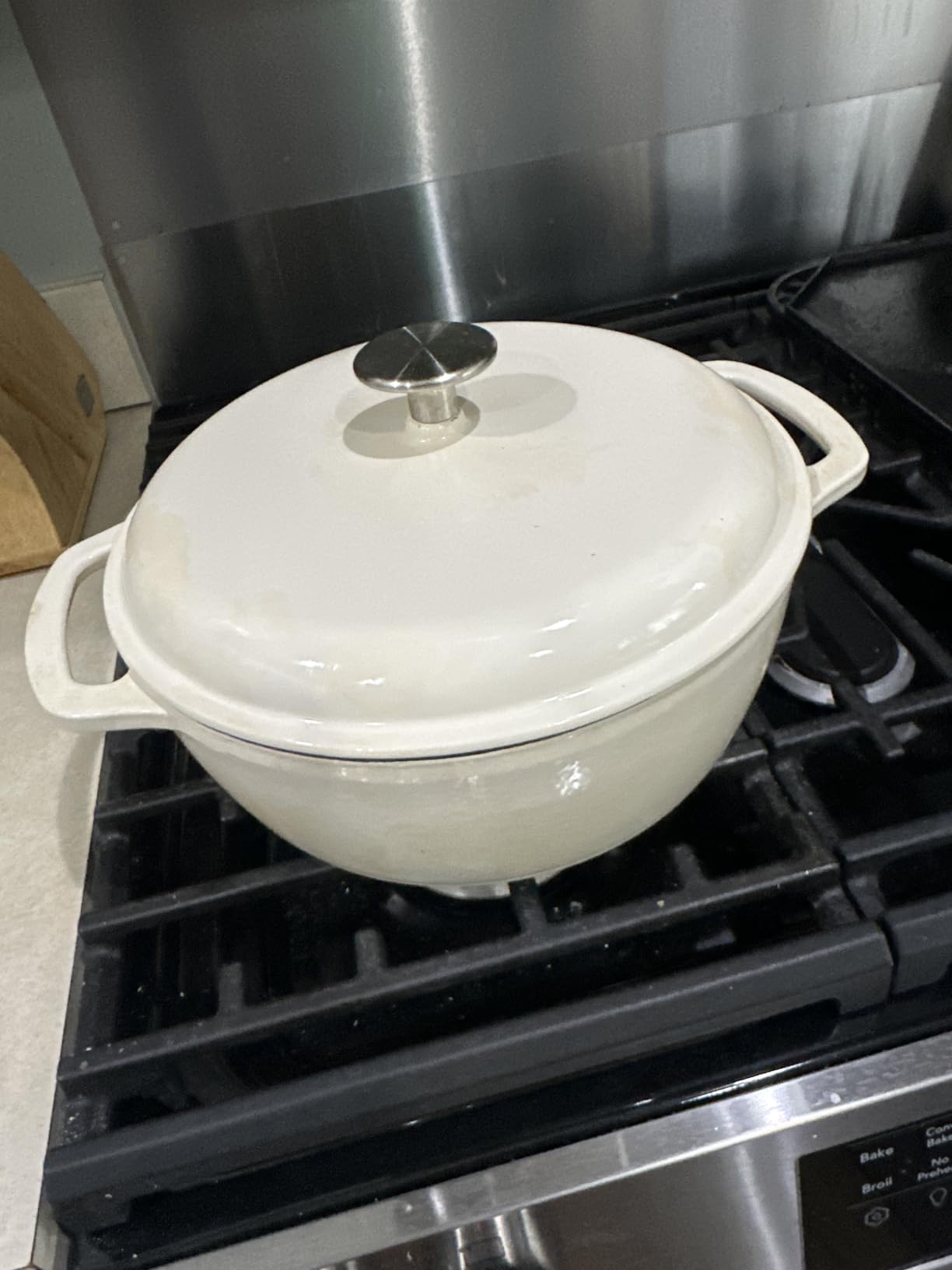 Amazon Basics Enameled Cast Iron Dutch Oven Pot with Lid, Round, Dual Handles, Heavy-Duty, Oven Safe for Stews, Roasting, Baking, 4.3-Quart, Blue customer photo 1