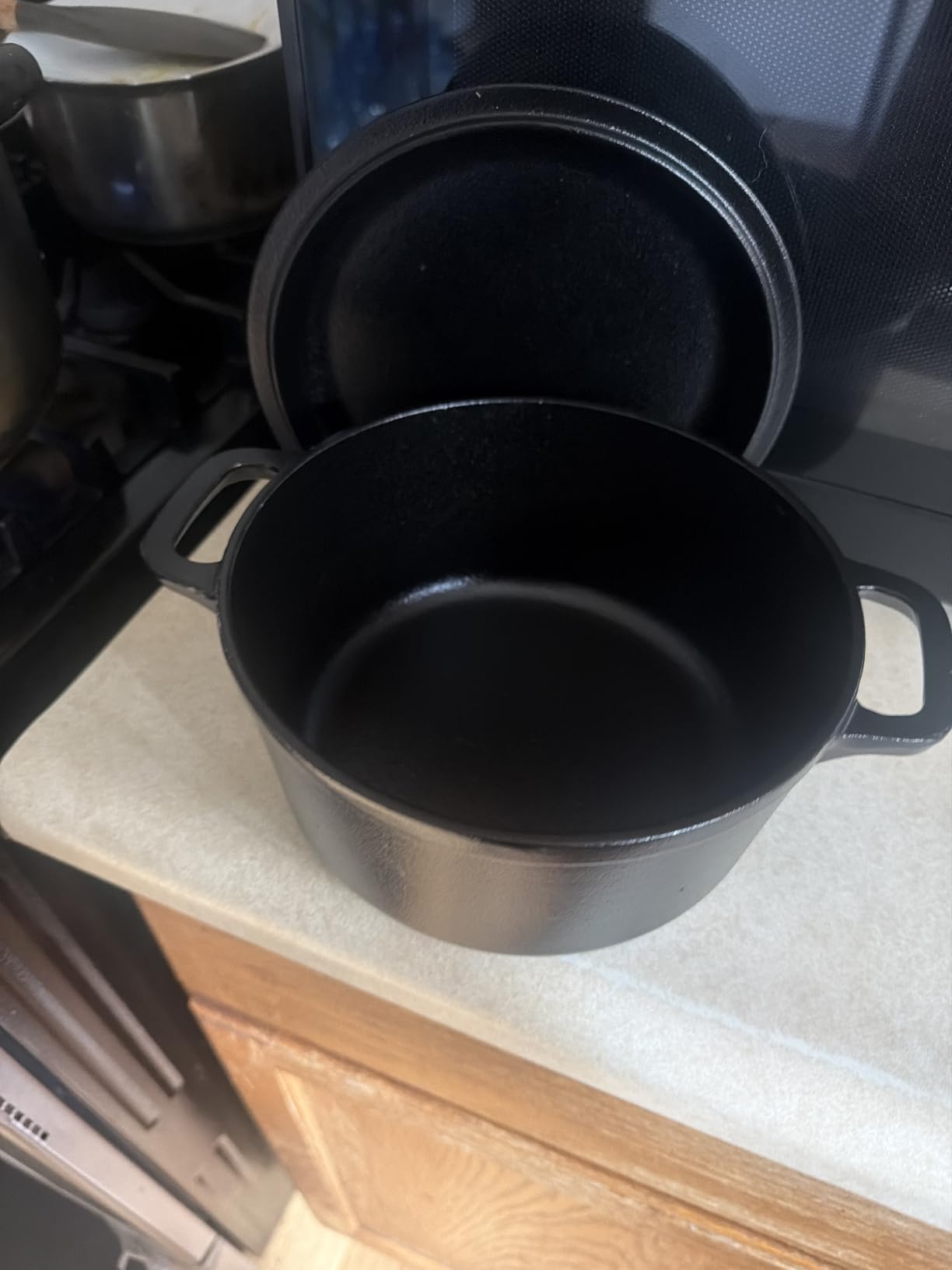 Pre-Seasoned Cast Iron Dutch Oven Pot with Lid and Dual Handles, 7-Quart, Round, Black customer photo 1