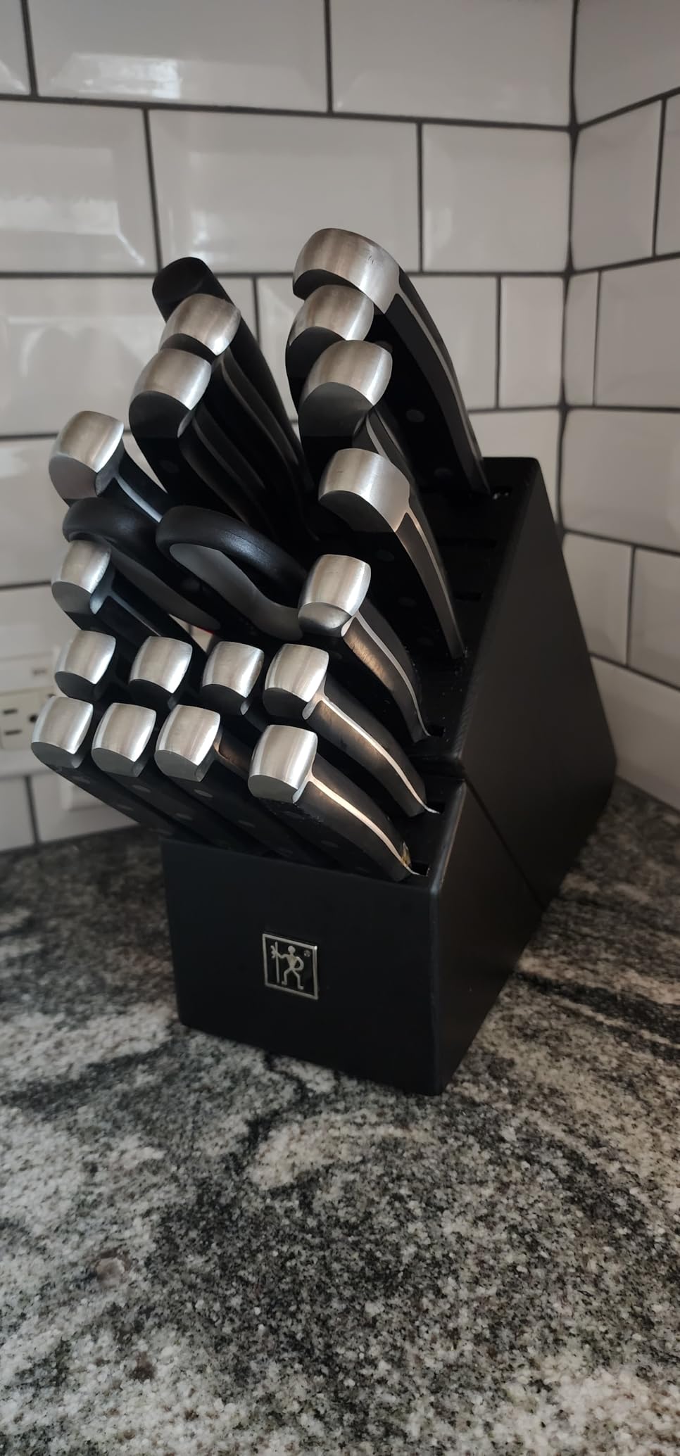 HENCKELS Premium Quality 15-Piece Knife Set with Block, Razor-Sharp, German Engineered Knife Informed by over 100 Years of Masterful Knife Making, Lightweight and Strong, Dark Brown customer photo 1