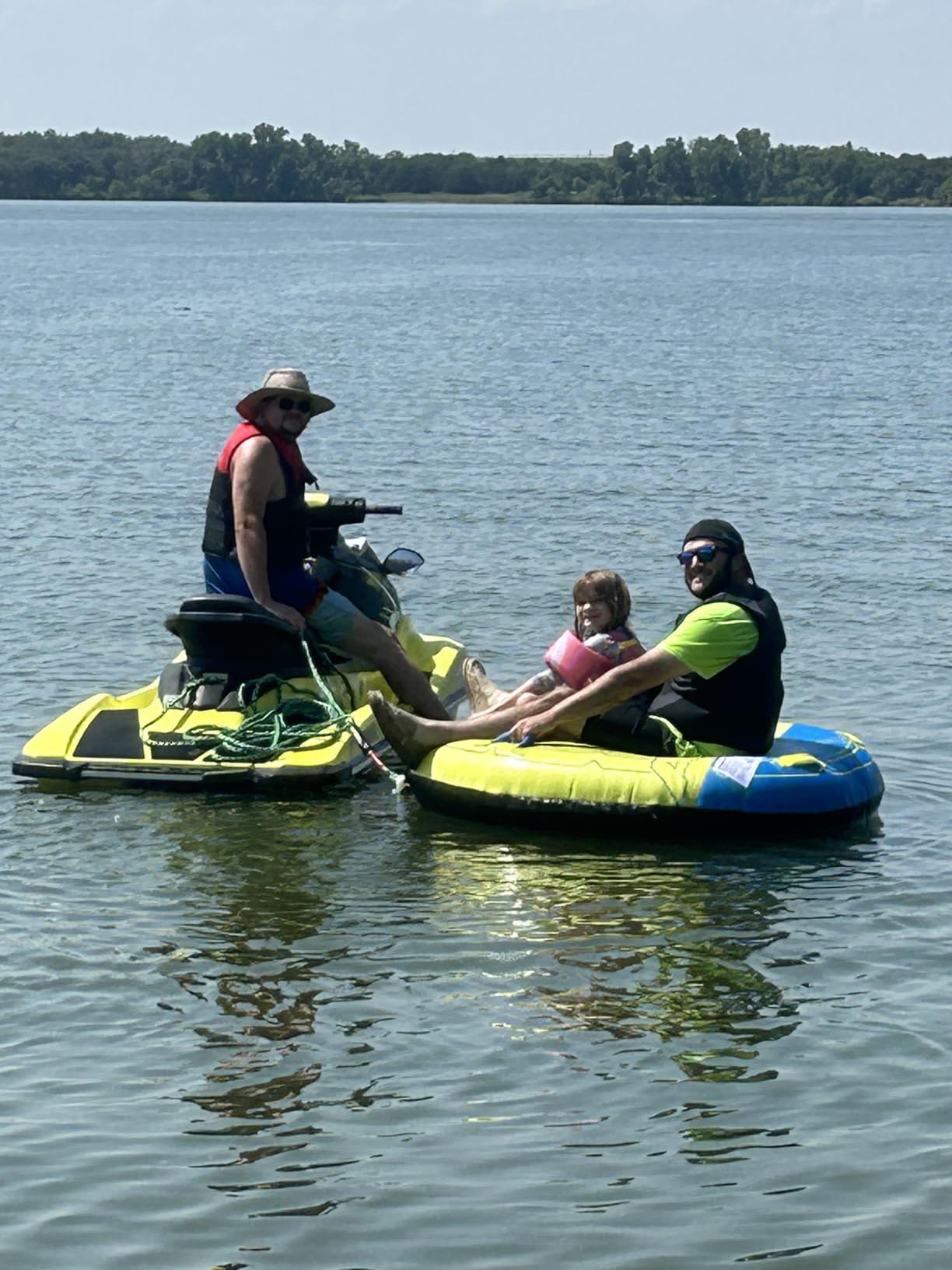 Airhead Comfort Shell Towable Tube for Boating, 1-4 Rider Inflatable Boat Tube for Water Tubing, Round Deck for Smooth Control, Neoprene Foam Covered Deck, Kwik-Connect customer photo 2