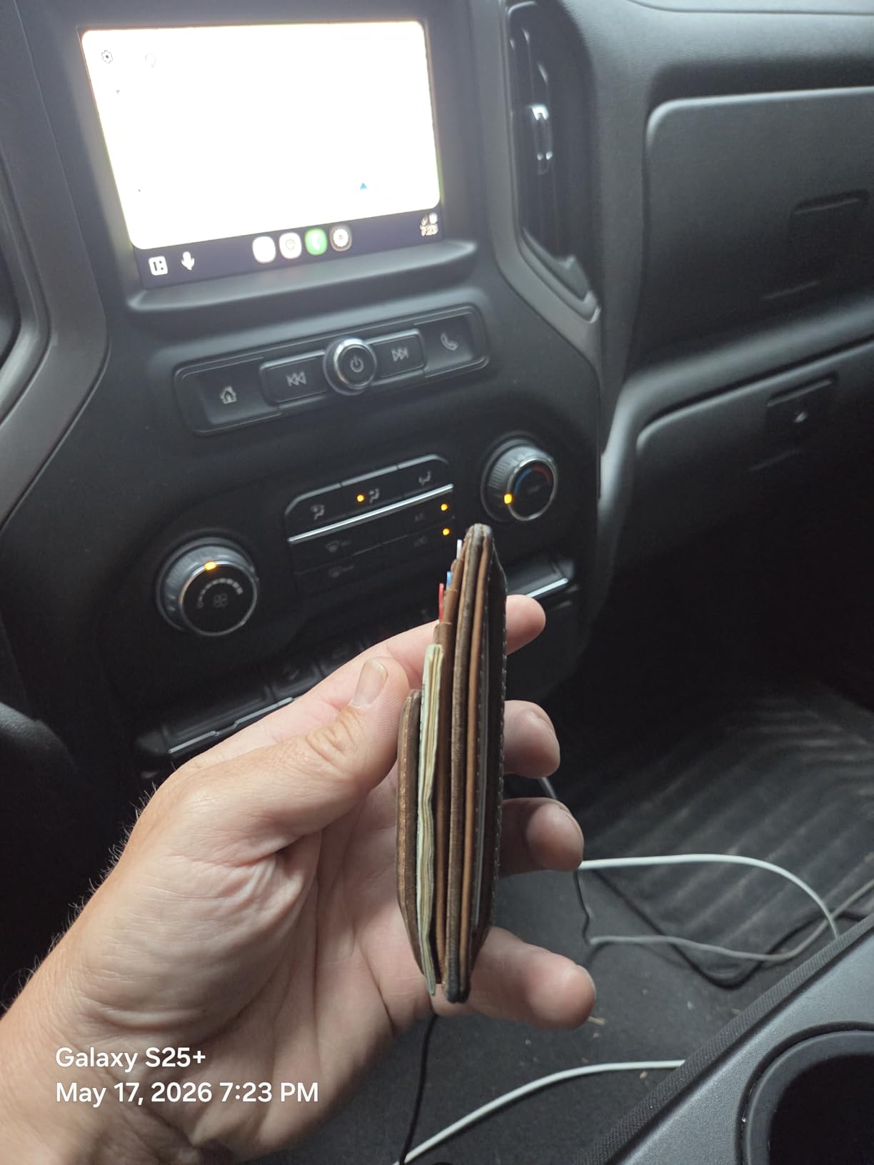 Carryall Men's Slim Money Clip Wallet, Super Strong Magnetic Clip Holds 15+ Bills, Full Grain Leather Slim Front Pocket Wallet, 9 Card Holder, Gift for Men, Tan customer photo 2
