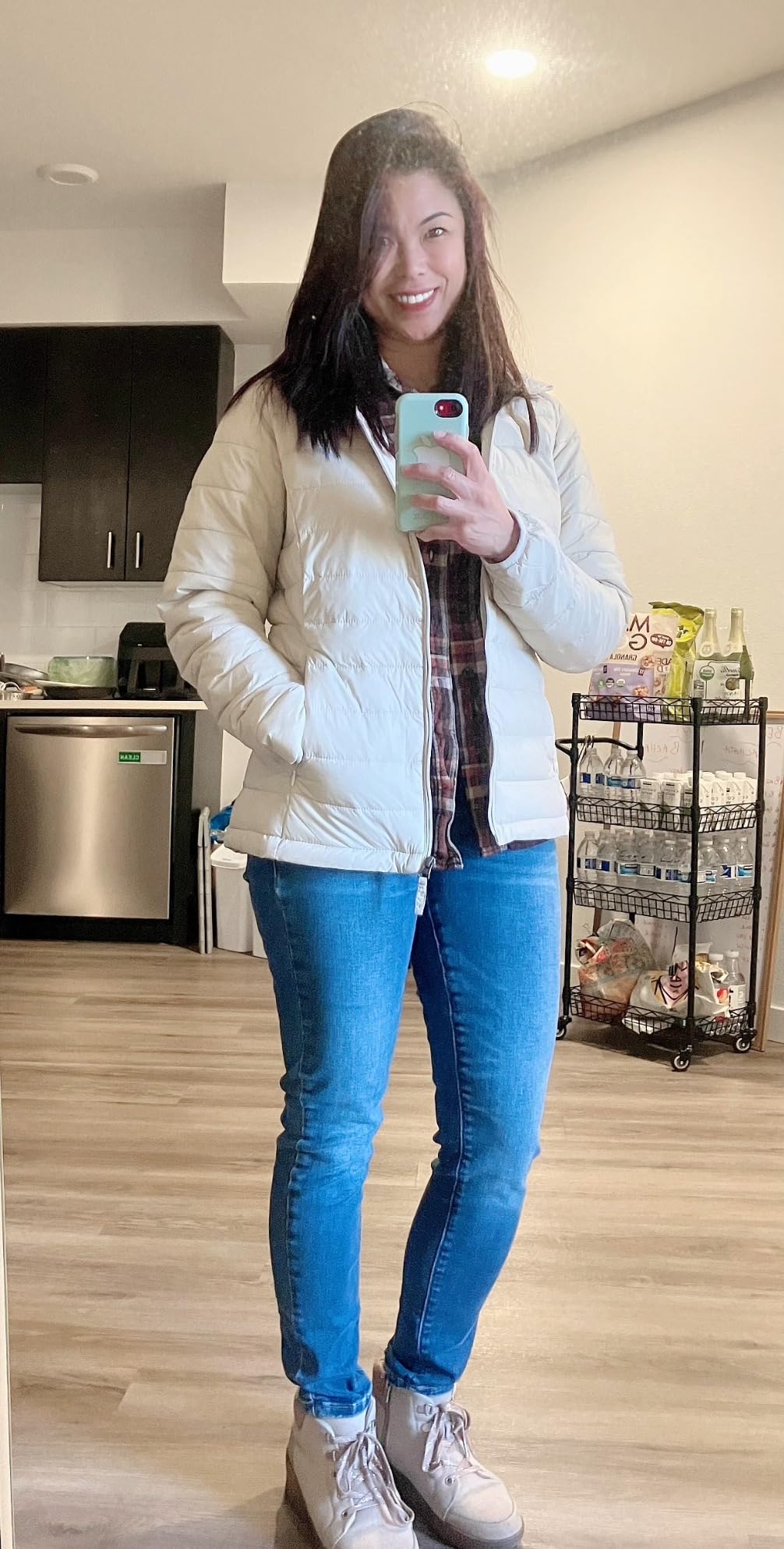 Amazon Essentials Women's Lightweight Long-Sleeve Water-Resistant Packable Puffer Jacket customer photo 1