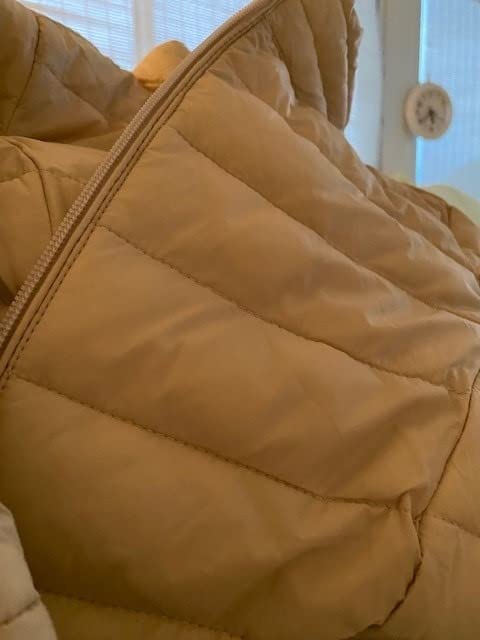 Amazon Essentials Women's Lightweight Long-Sleeve Water-Resistant Packable Puffer Jacket customer photo 2