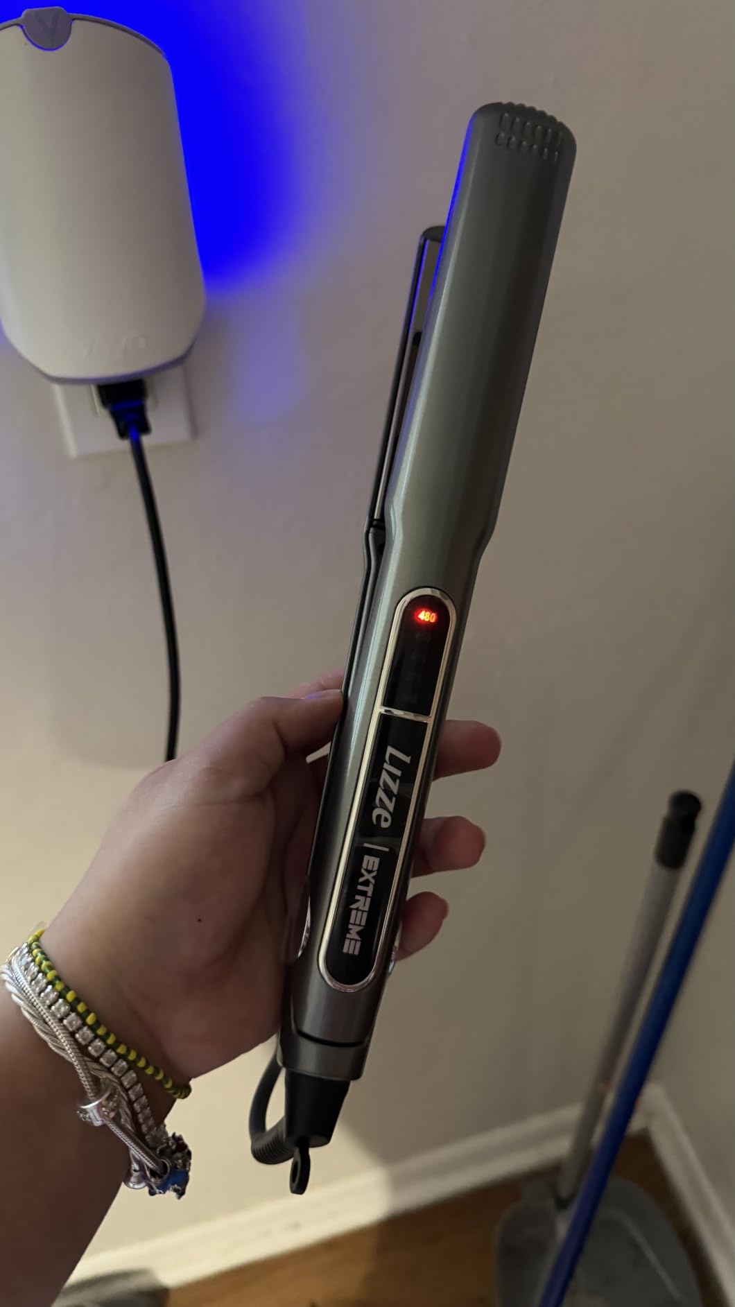Lizze Extreme Professional Hair Straightener | Original Nano Titanium Technology Straightens Dry, Frizzy Hair Curls | 250 Deg. C. (480'f) - 110 Volts customer photo 1