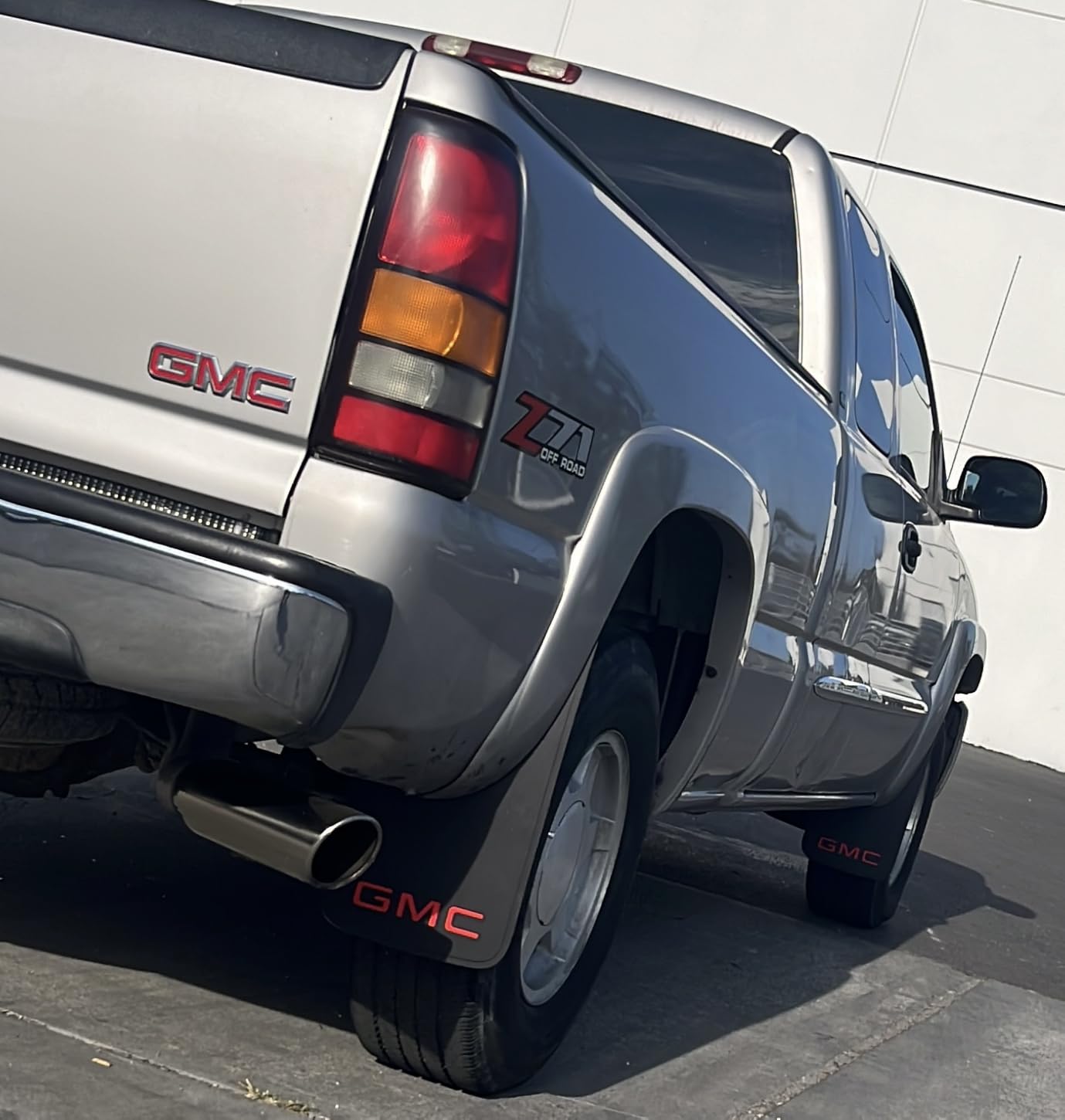 Plasticolor 000545R01 GMC Logo Easy Fit Mud Guard - 19 x 11 inch - Set of 2 customer photo 1