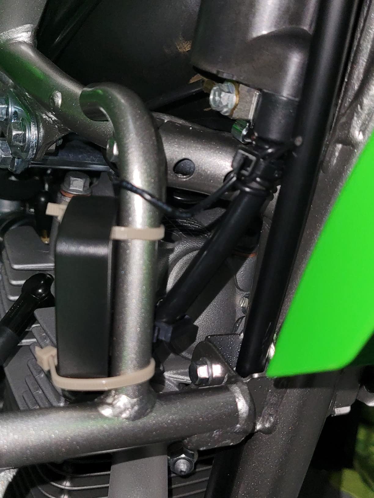 Tusk Tach/Hour Meter Compatible with Yamaha YZ250 1974-2026/YZ125 1974-2026/YZ250X 2019-2026/YZ250F 2001-2026 Compatible with Kawasaki KX 250/KX250F 1978-2026 Compatible with Honda CRF250R/CRF450R customer photo 1