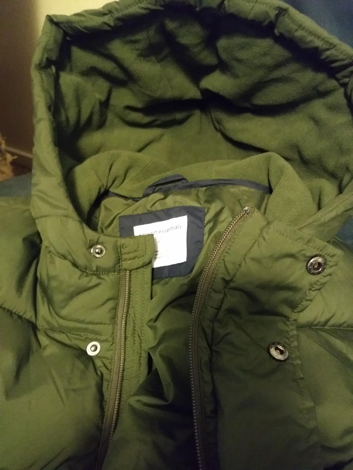 Amazon Essentials Men's Heavyweight Hooded Puffer Coat customer photo 1
