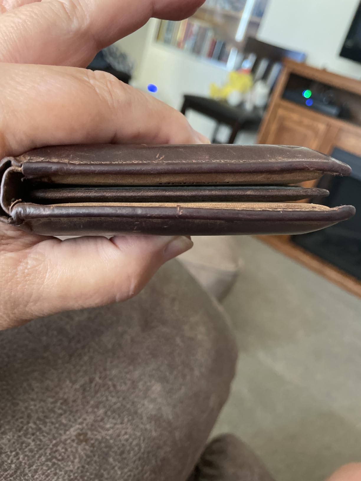 Wallet for Men Slim RFID Blocking Leather Bifold Minimalist 2 ID Windows Gift Box Carteras Para Hombres (CRAZY HORSE, COGNAC) customer photo 2