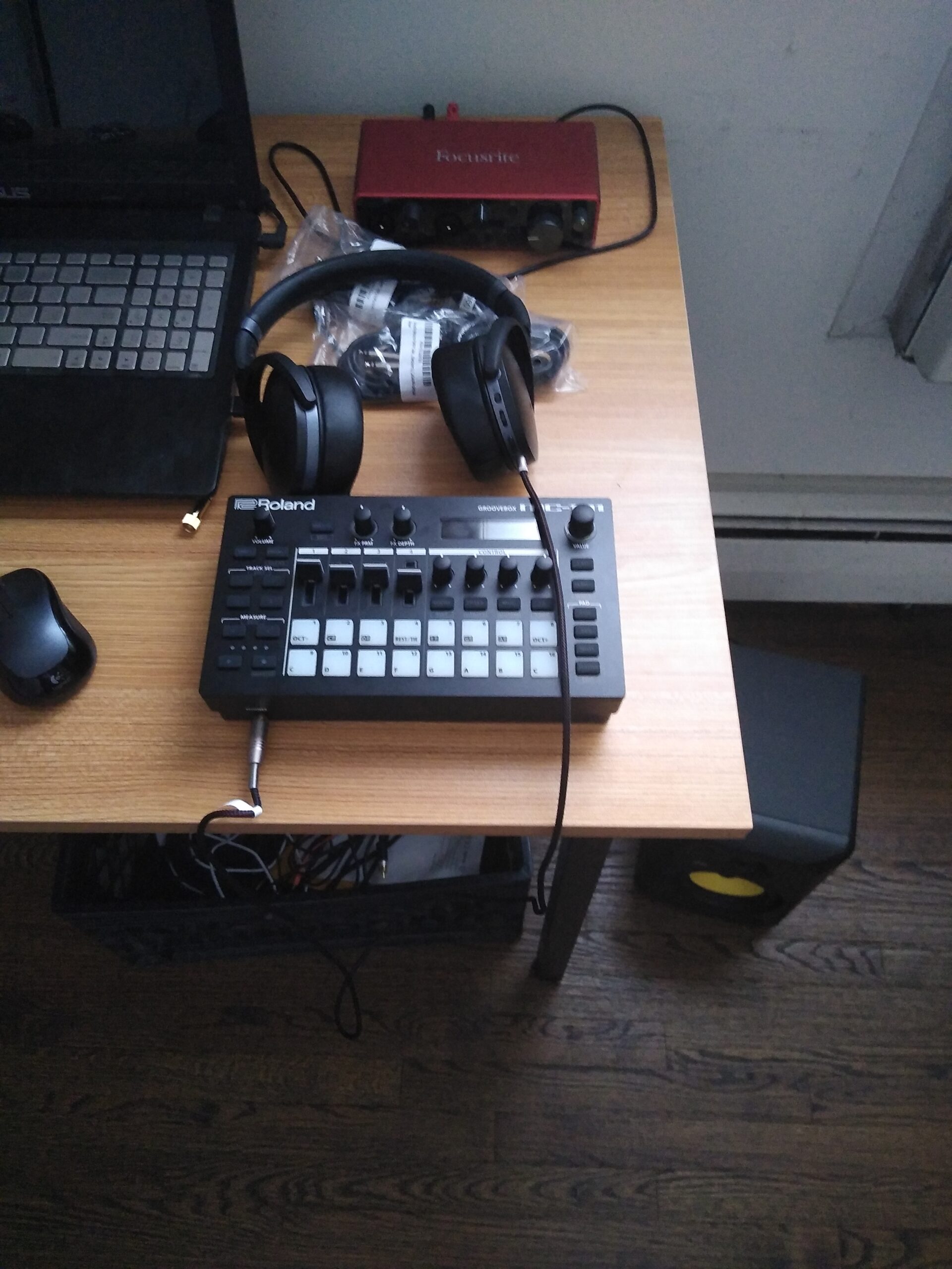 Roland MC-101 Groovebox Compact Music Production Workstation (MC-101) customer photo 1