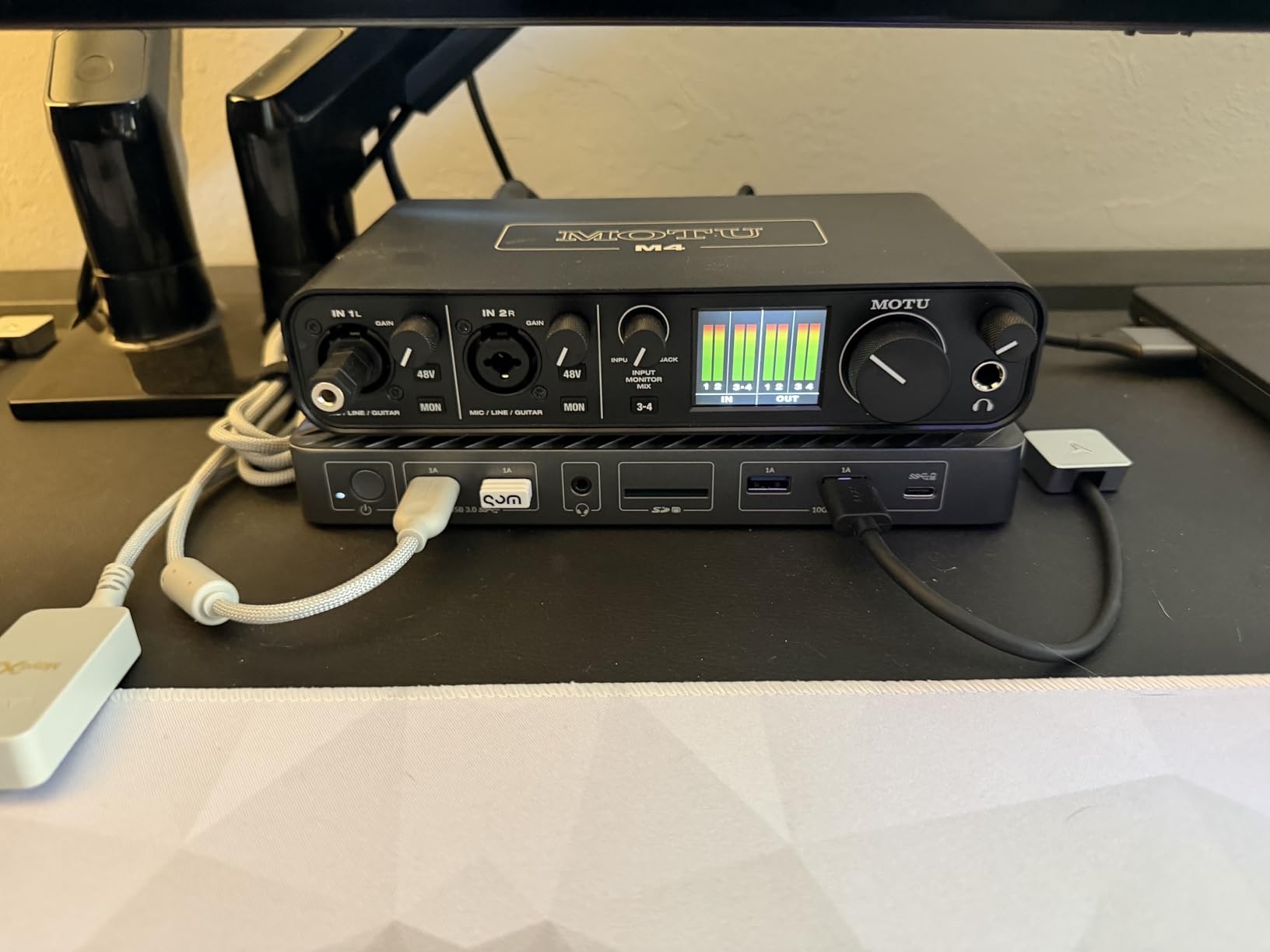 MOTU M4 4x4 USB-C Audio Interface for Recording, mixing and podcasting customer photo 1
