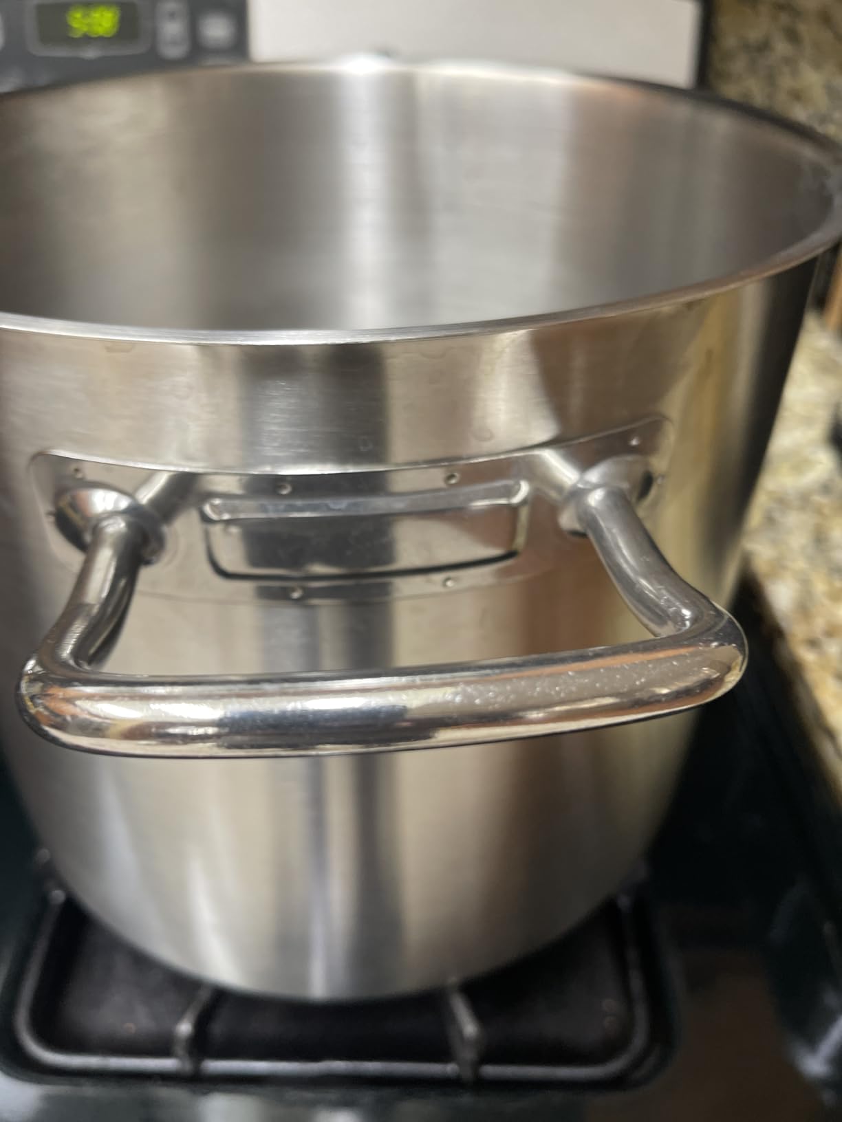 Amazon Basics 12 Quarts Stainless Steel Aluminum-Clad Stock Pot with Cover, Induction Compatible, Dishwasher Safe, Oven Safe, Even Heating, Soup and Pasta Pot customer photo 2