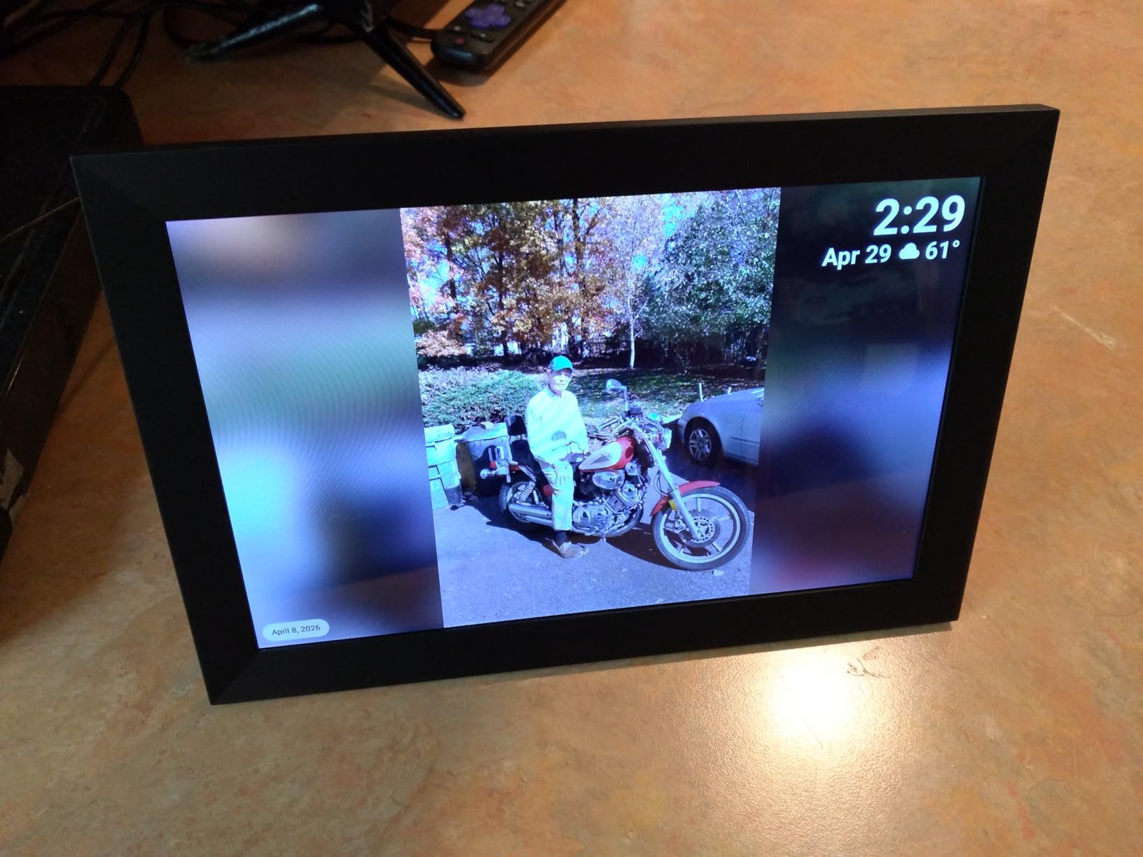 32GB FRAMEO 10.1 Inch Smart WiFi Digital Photo Frame 1280x800 IPS LCD Touch Screen, Auto-Rate Portrait and Landscape, Built in 32GB Memory, Share Moments Instantly via Frameo App from Anywhere customer photo 2
