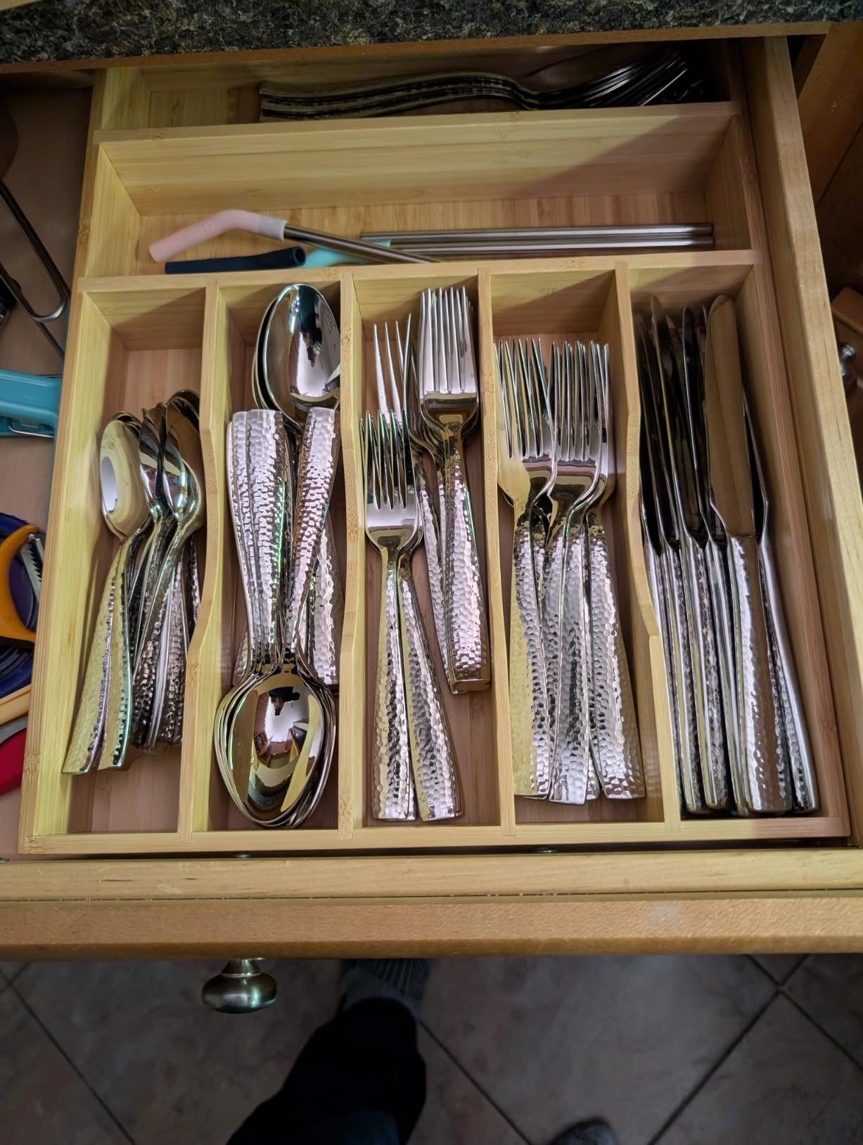 Hudson Essentials 40-Piece Hammered Stainless Steel 18/10 Flatware Silverware Set customer photo 2