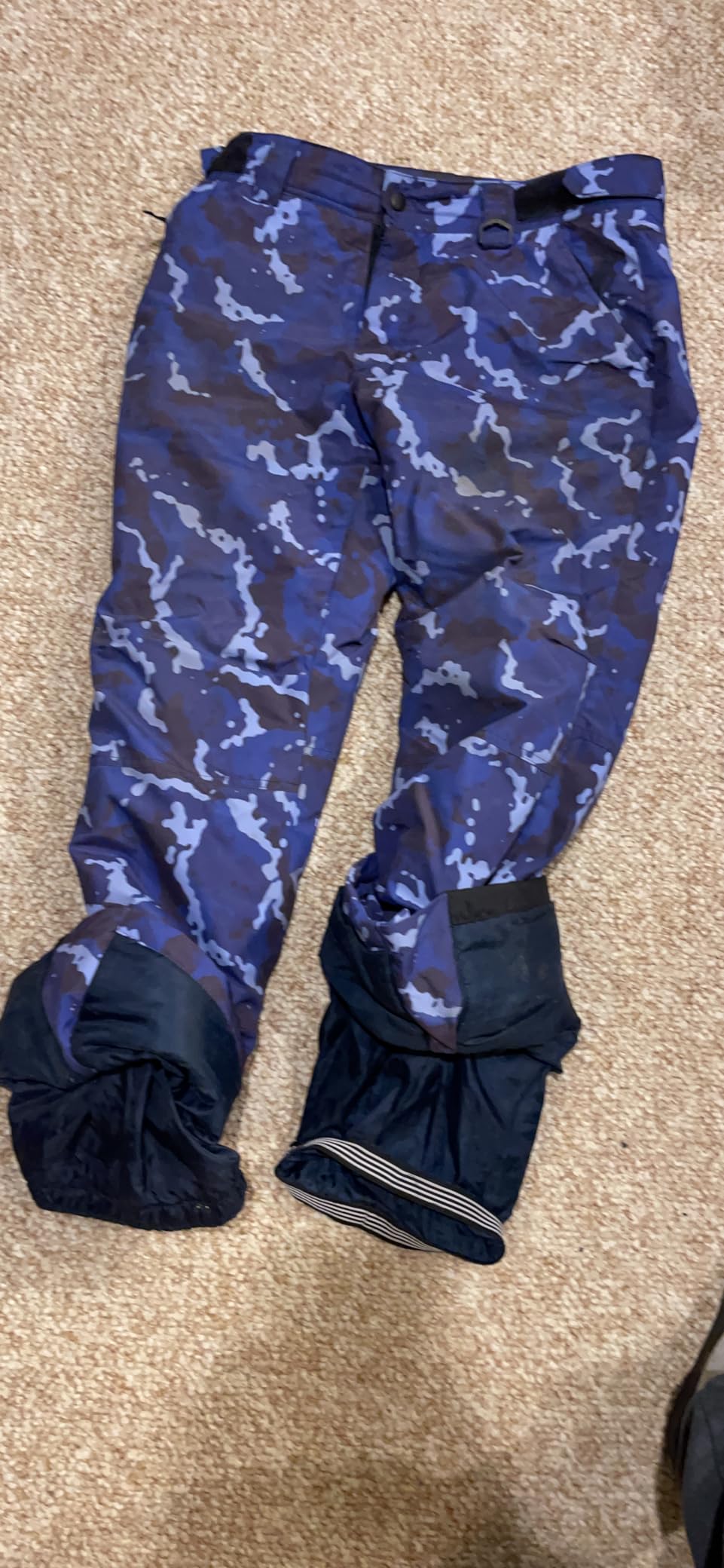 Amazon Essentials Men's Water-Resistant Insulated Snowboard Ski Snow Pant customer photo 1